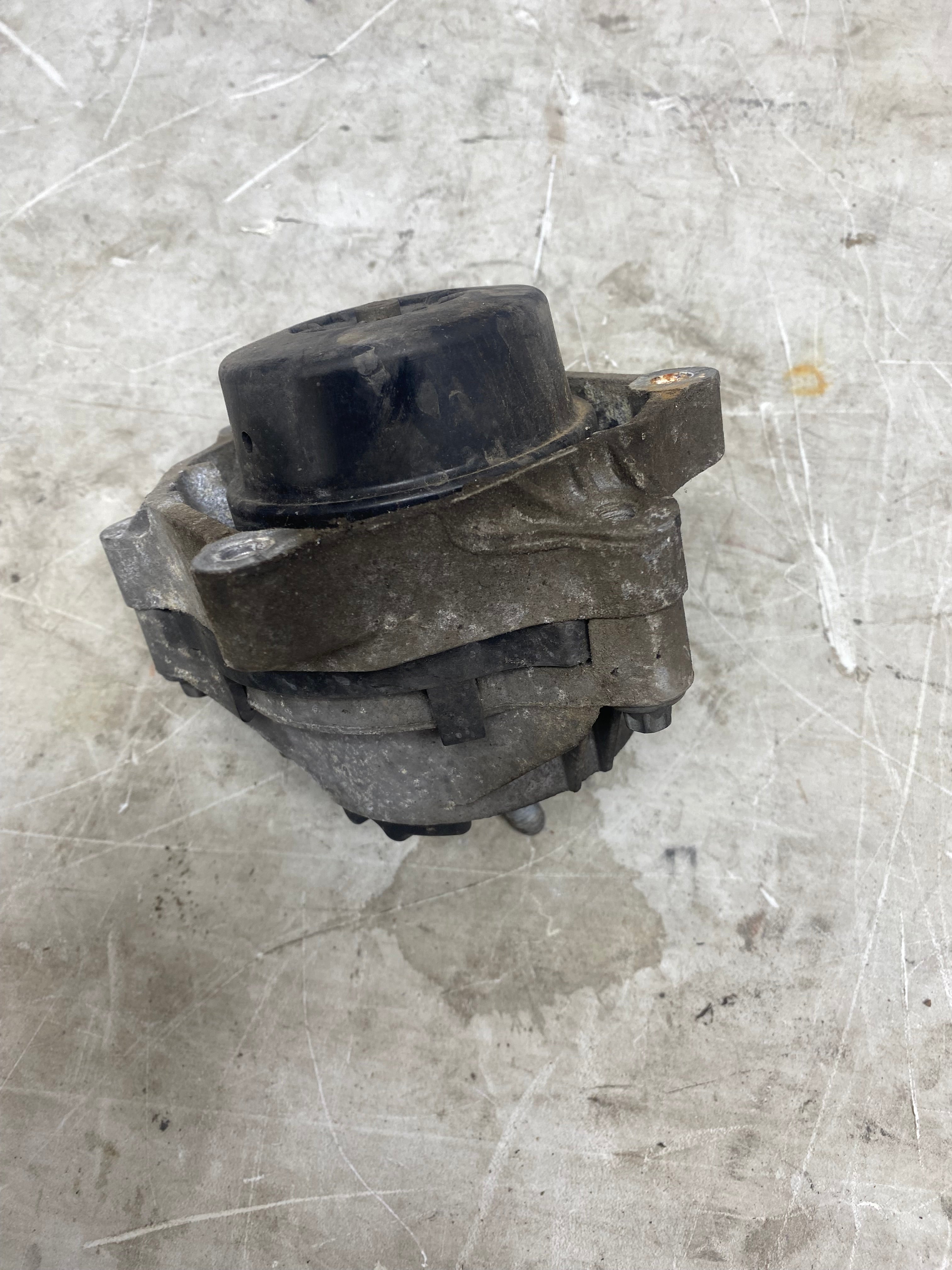 BMW 3 Series F30 330e 2.0 Hybrid Petrol Right Side Engine Mount 2016–2018 (6865470-01)