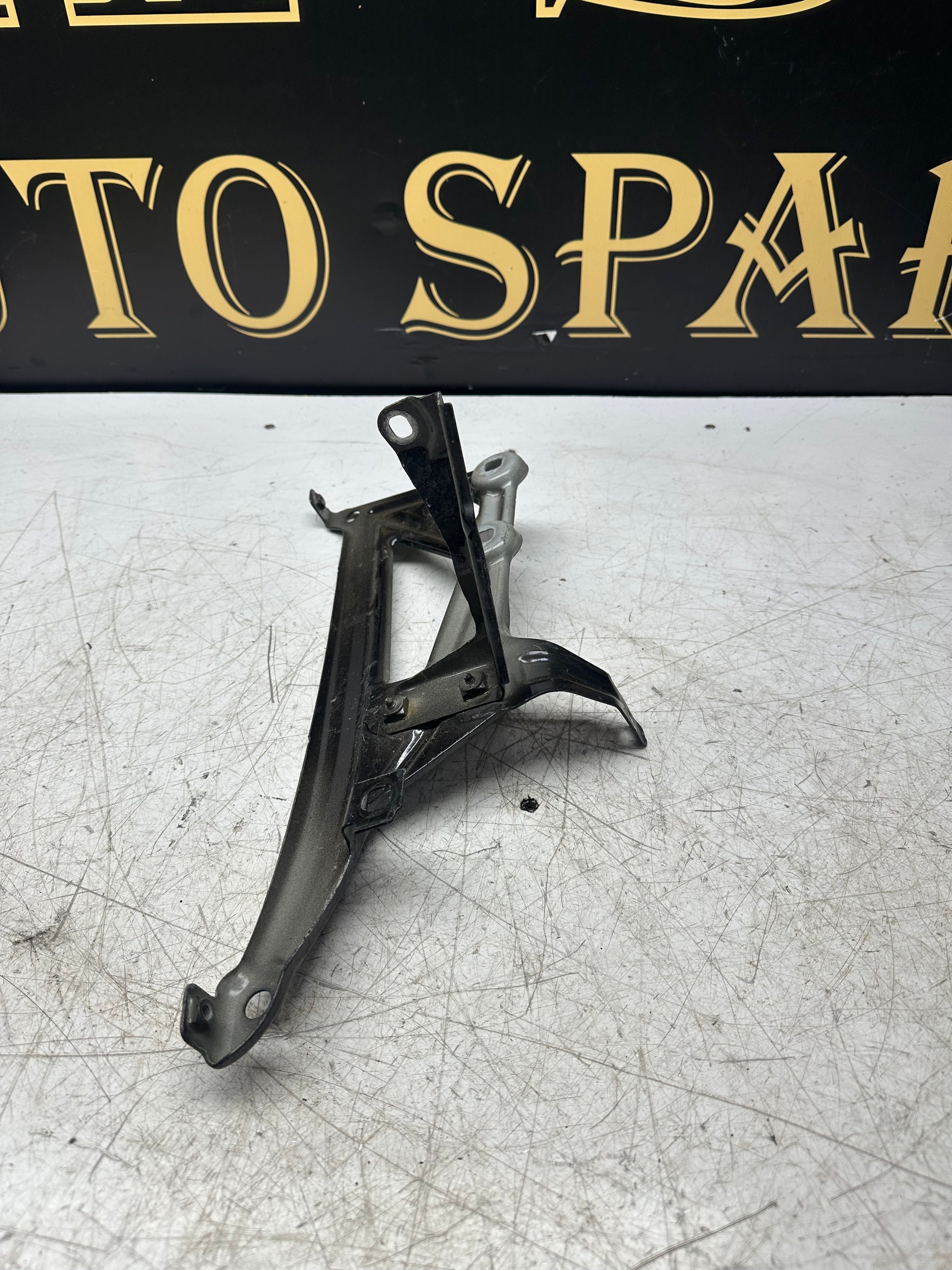 BMW X1 F48 Wing Panel Bracket Set – Left Passenger Side (7329447)