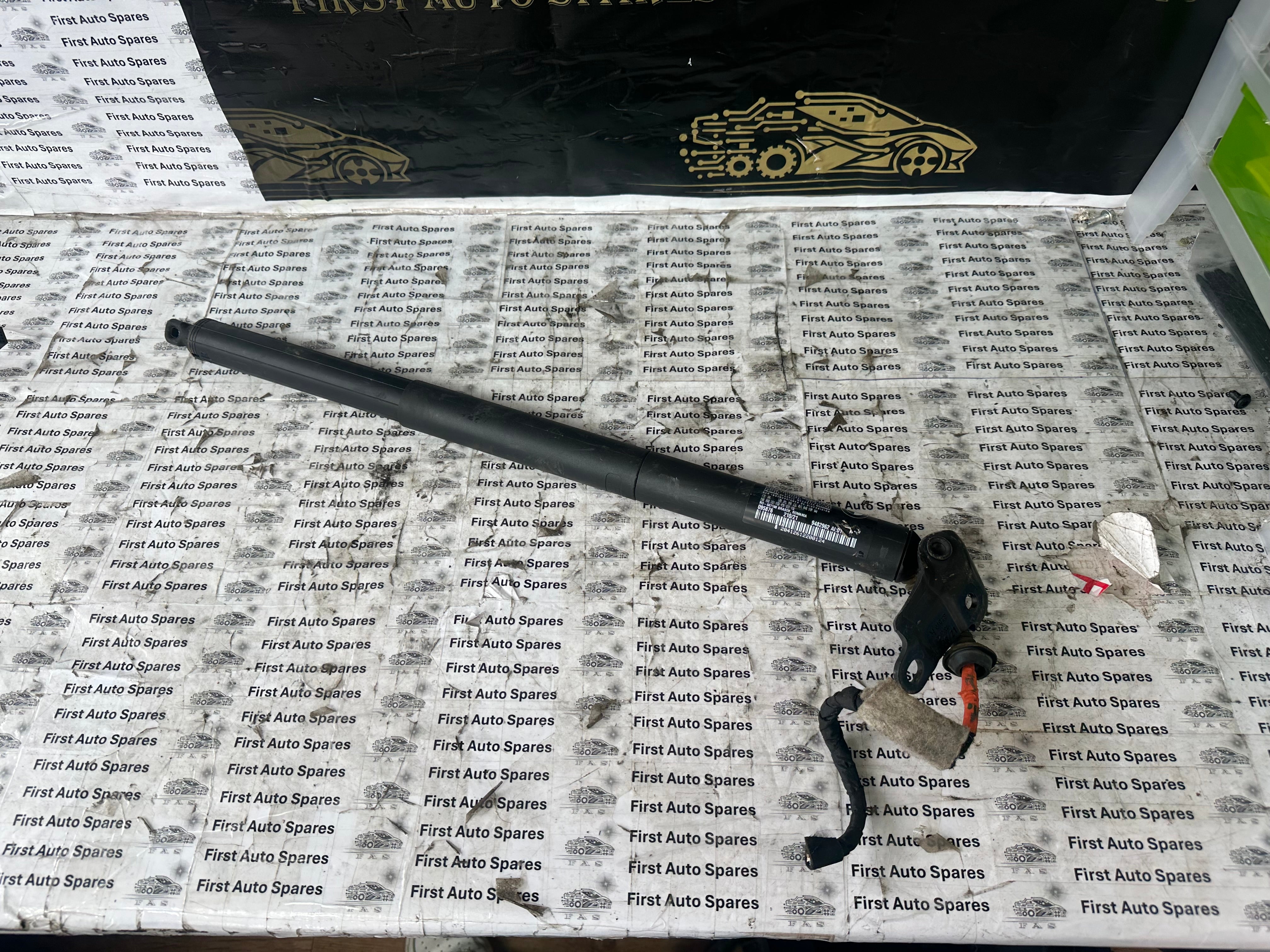 BMW X1 F48 Left Passenger Tailgate Powerlift Electric Strut (7350839)