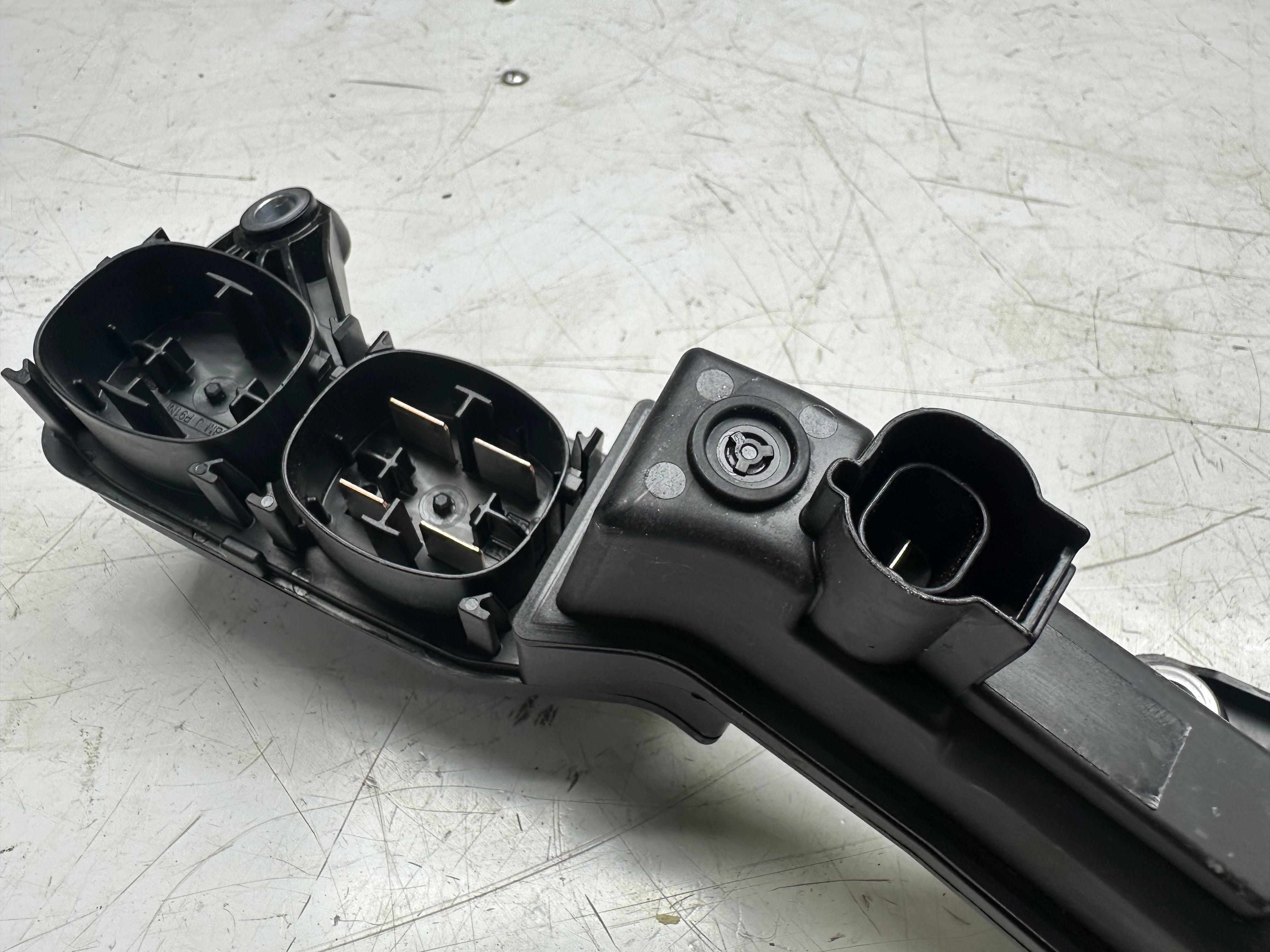 BMW 5 / 6 / 7 / X3 / X4 Series B+ Positive Terminal Point Distribution Box (9339824-04)