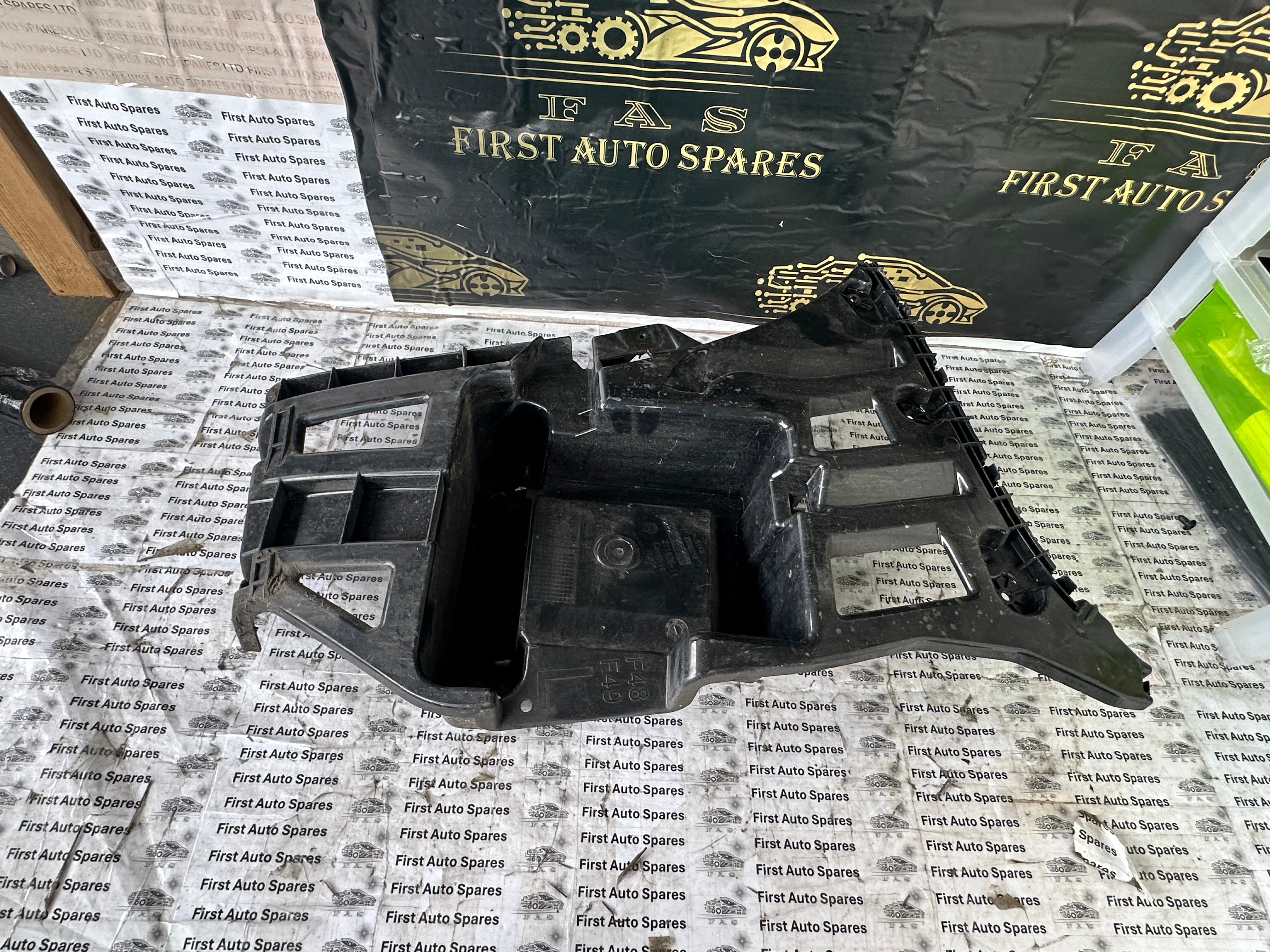 BMW X1 F48 F49 Passenger Left Rear Bumper Mount Bracket (7332317)