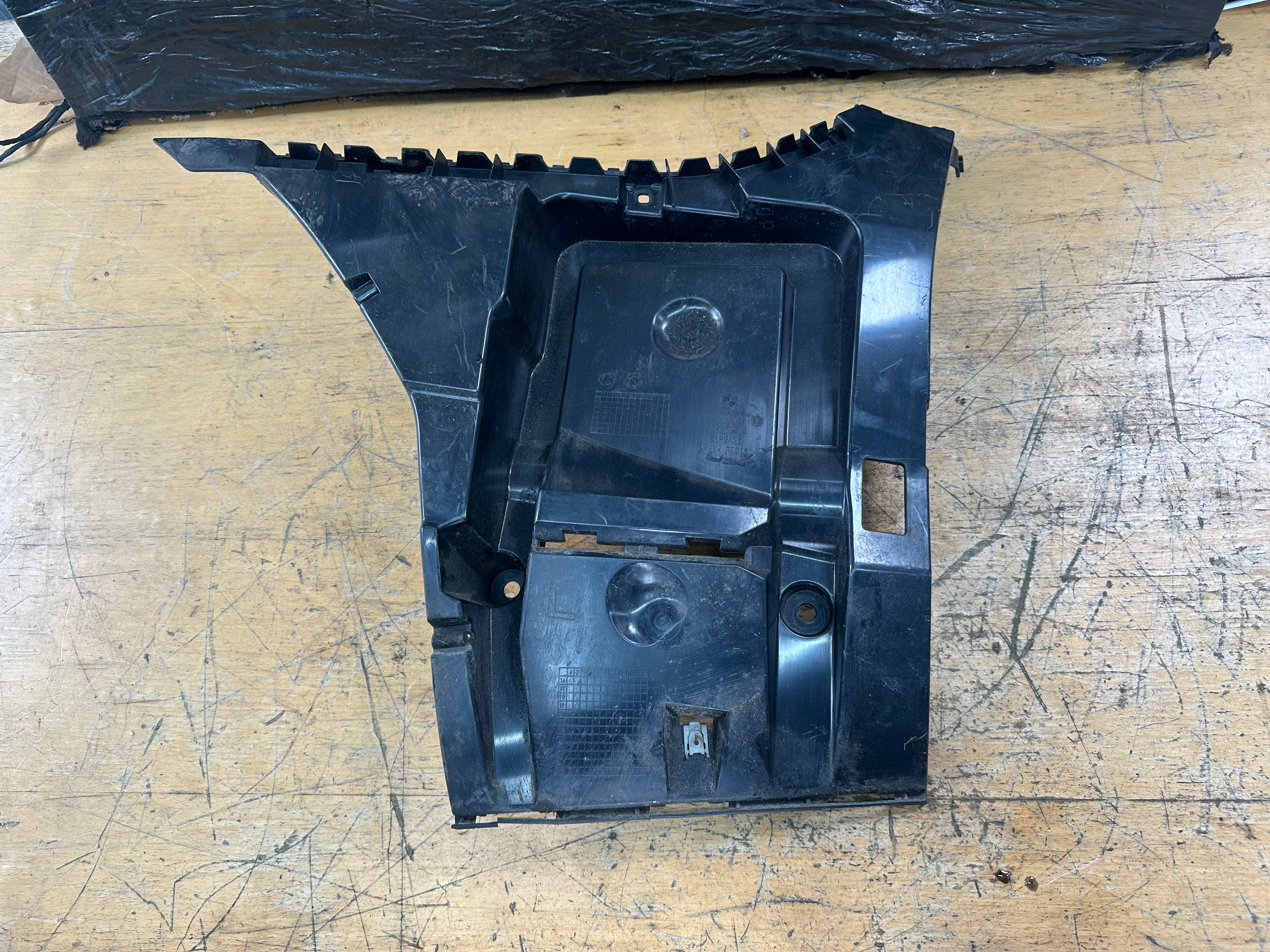 BMW 6 Series F06 F12 F13 Rear Bumper Bracket Left Passenger Side (7223165)