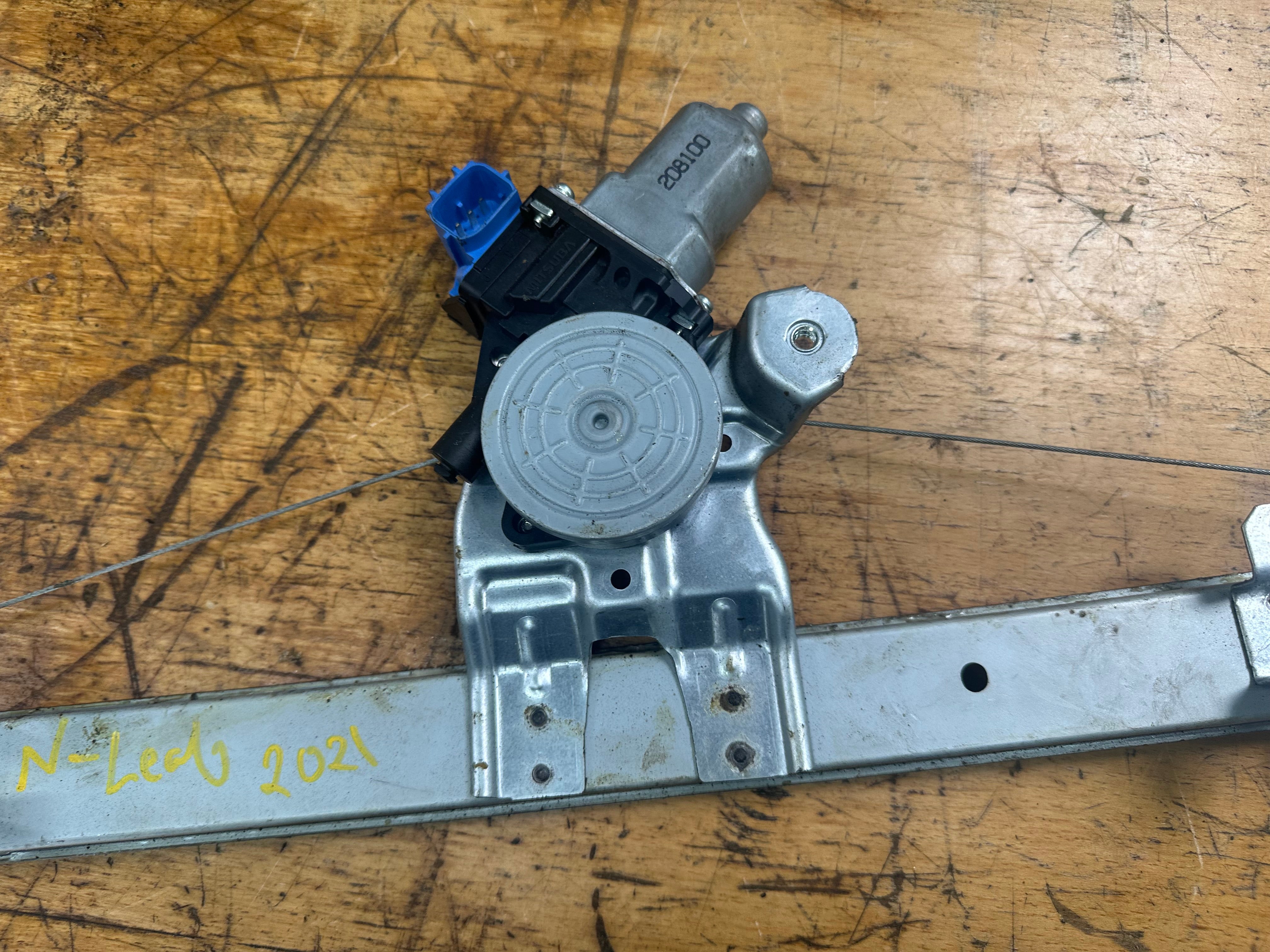 Nissan Leaf 2021 Front Right O/S/F Window Regulator (80731 3NA18)