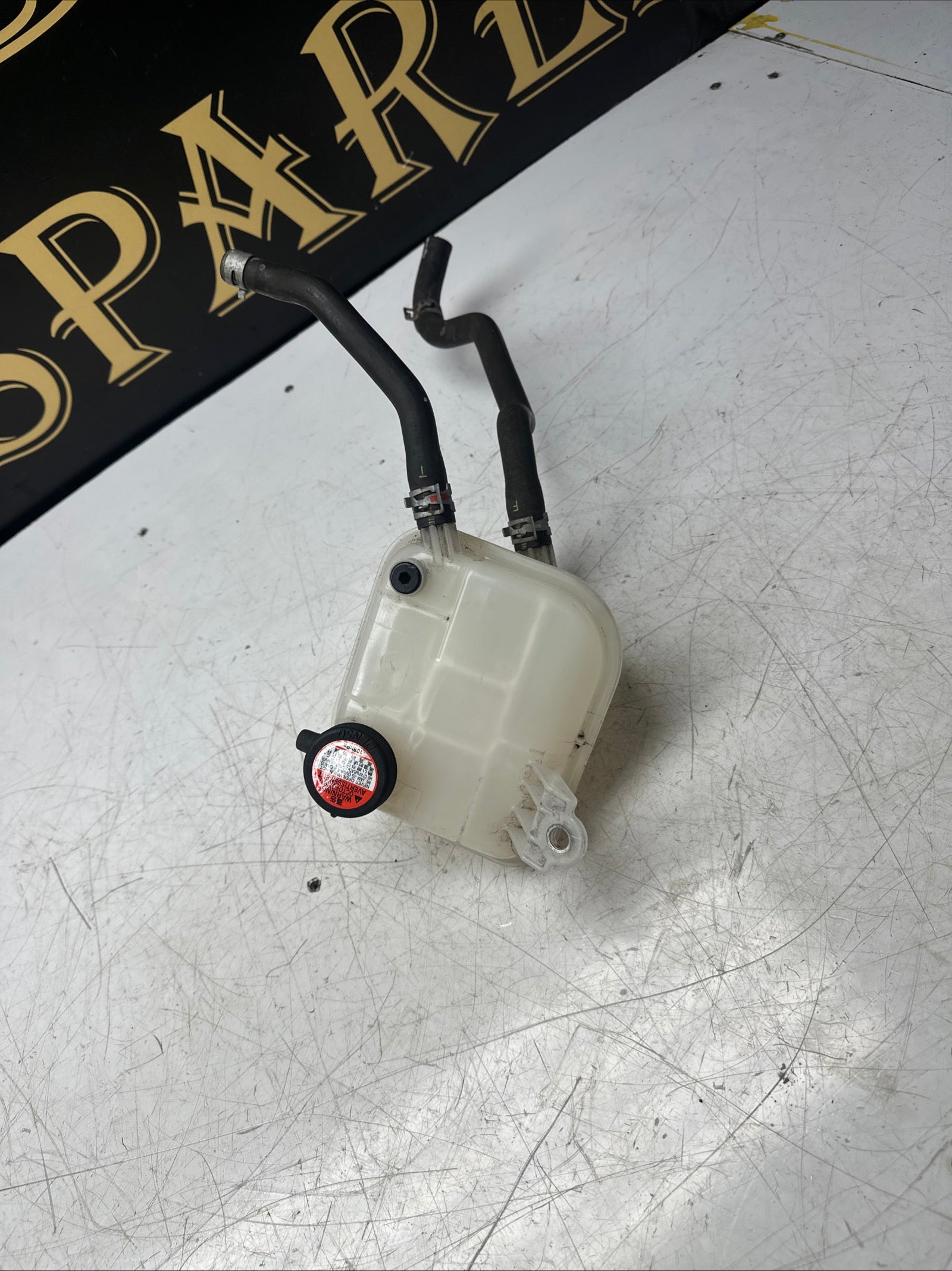 Toyota C-HR 2016-21 1.8 Hybrid Radiator Expansion Coolant Tank