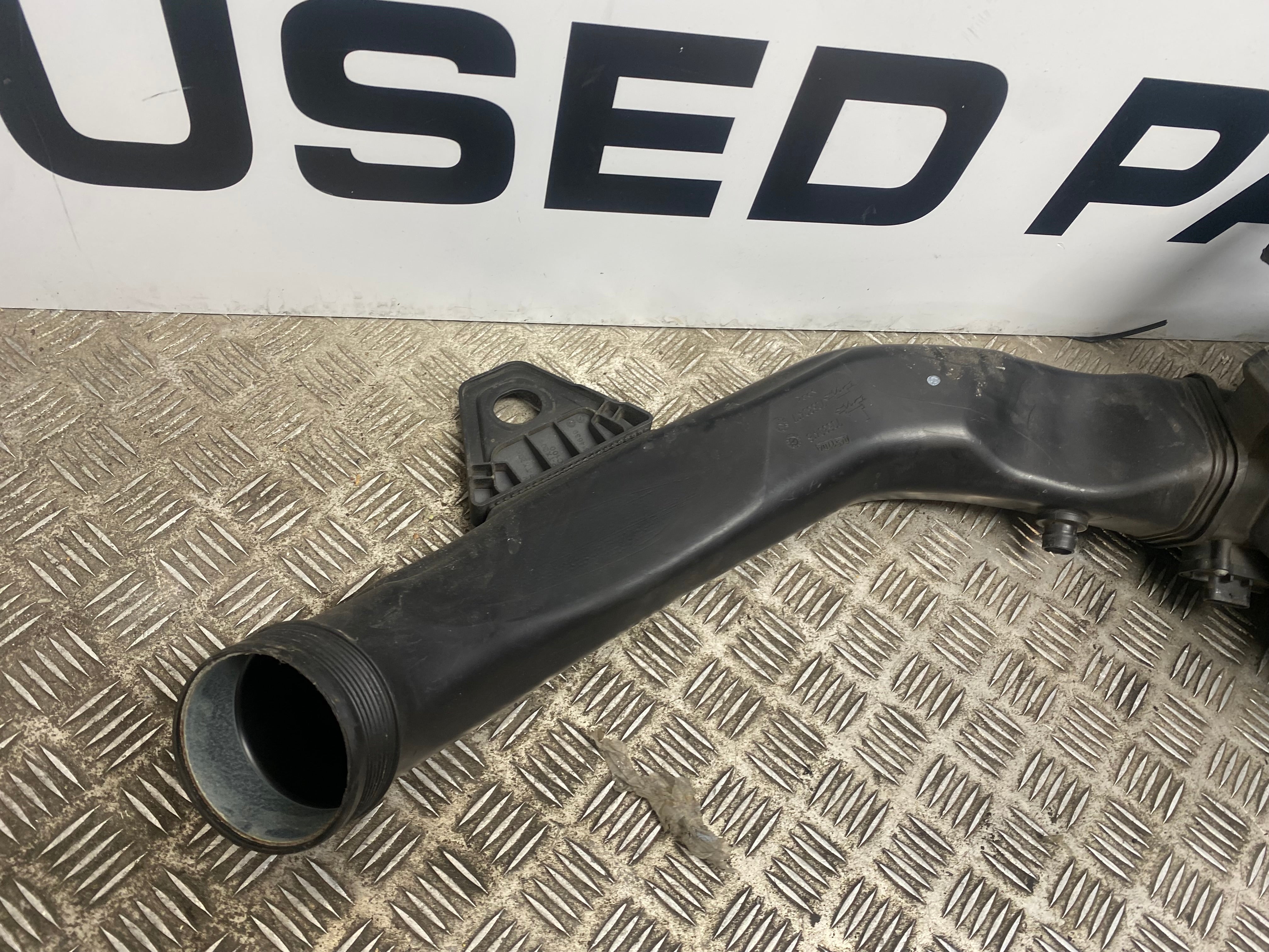 BMW 1/2/3/4 Series F20 F21 F22 F23 F30 F31 Air Filter Box & Air Intake Duct Pipe Filter Housing (7602642)