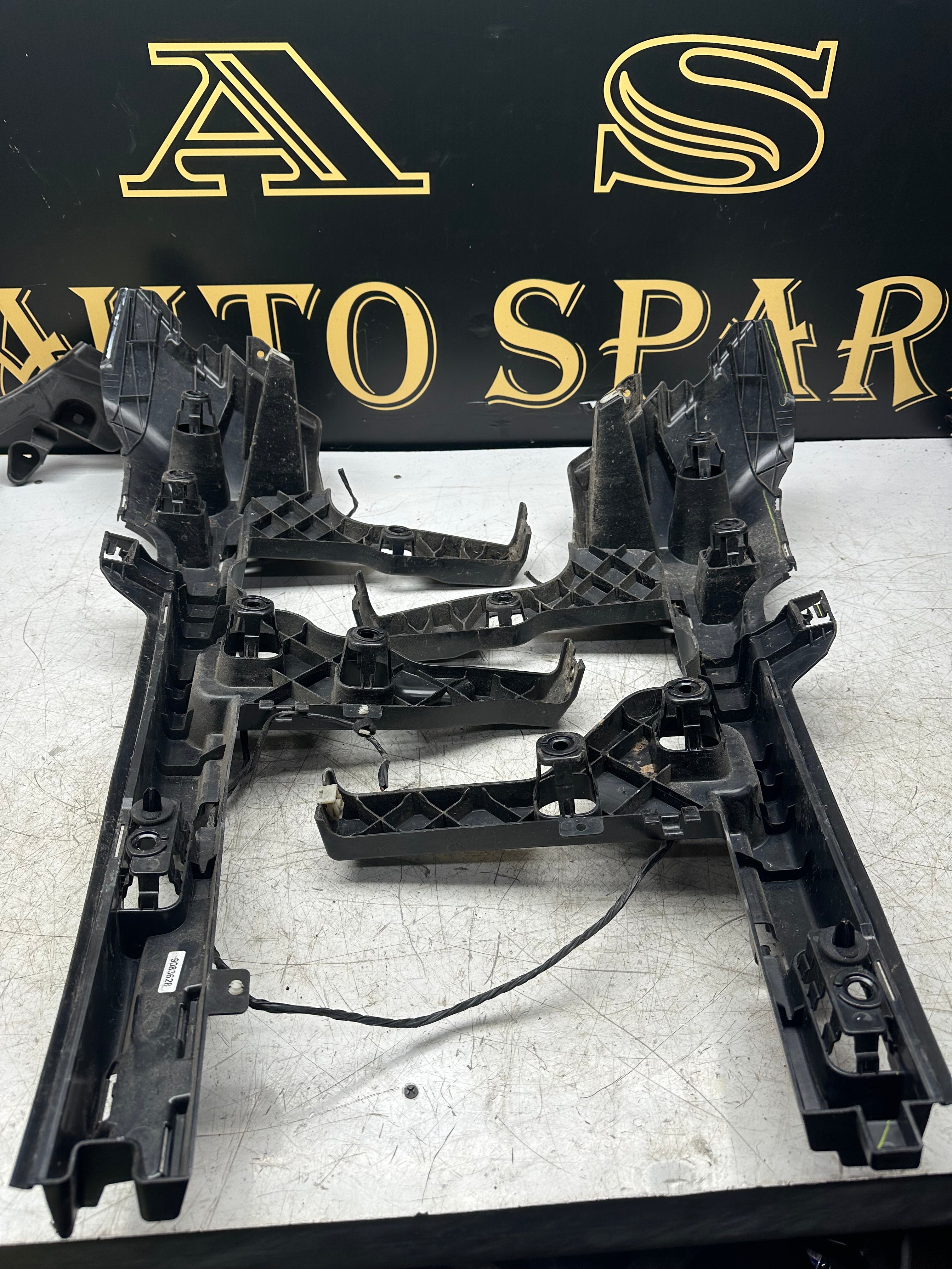 Mini One / Cooper F56 F55 Rear Bumper Mounting Bracket (7318756)