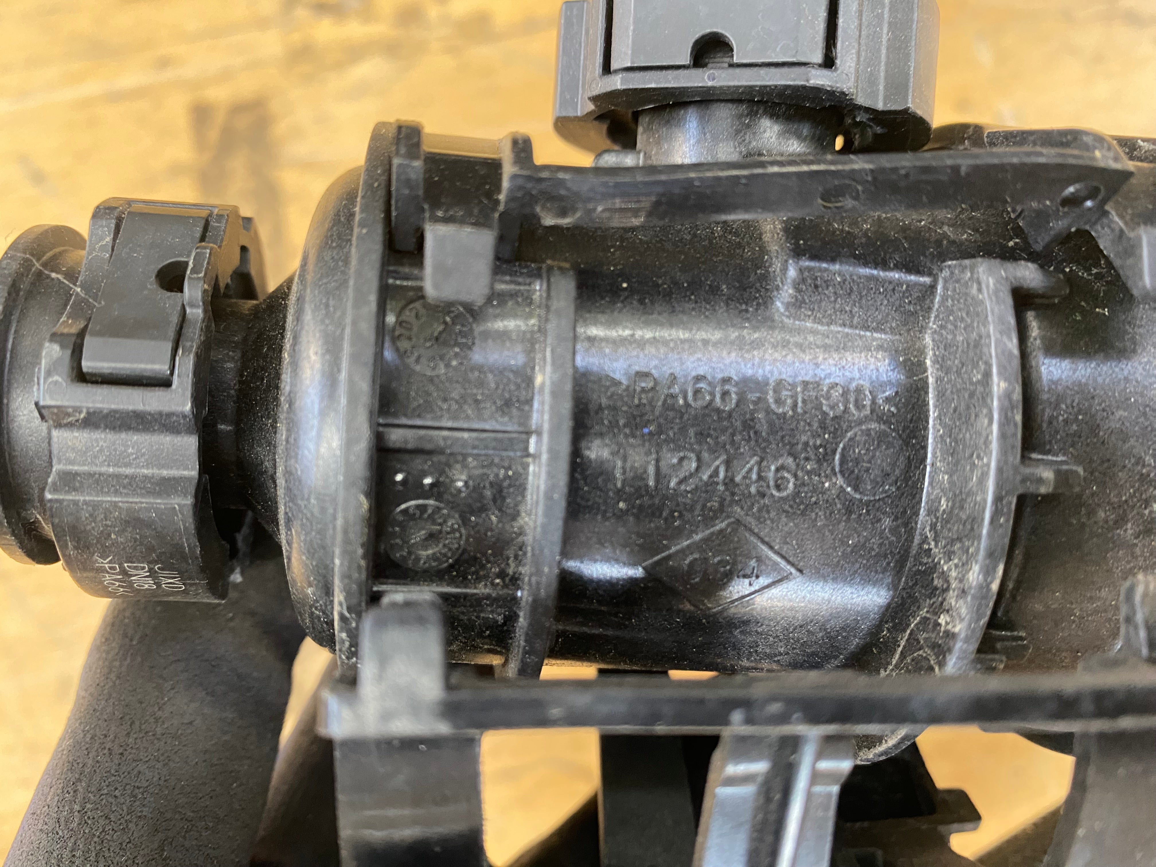 Renault Thermostat Housing – Trafic III / Megane IV / Nissan (212001517R)