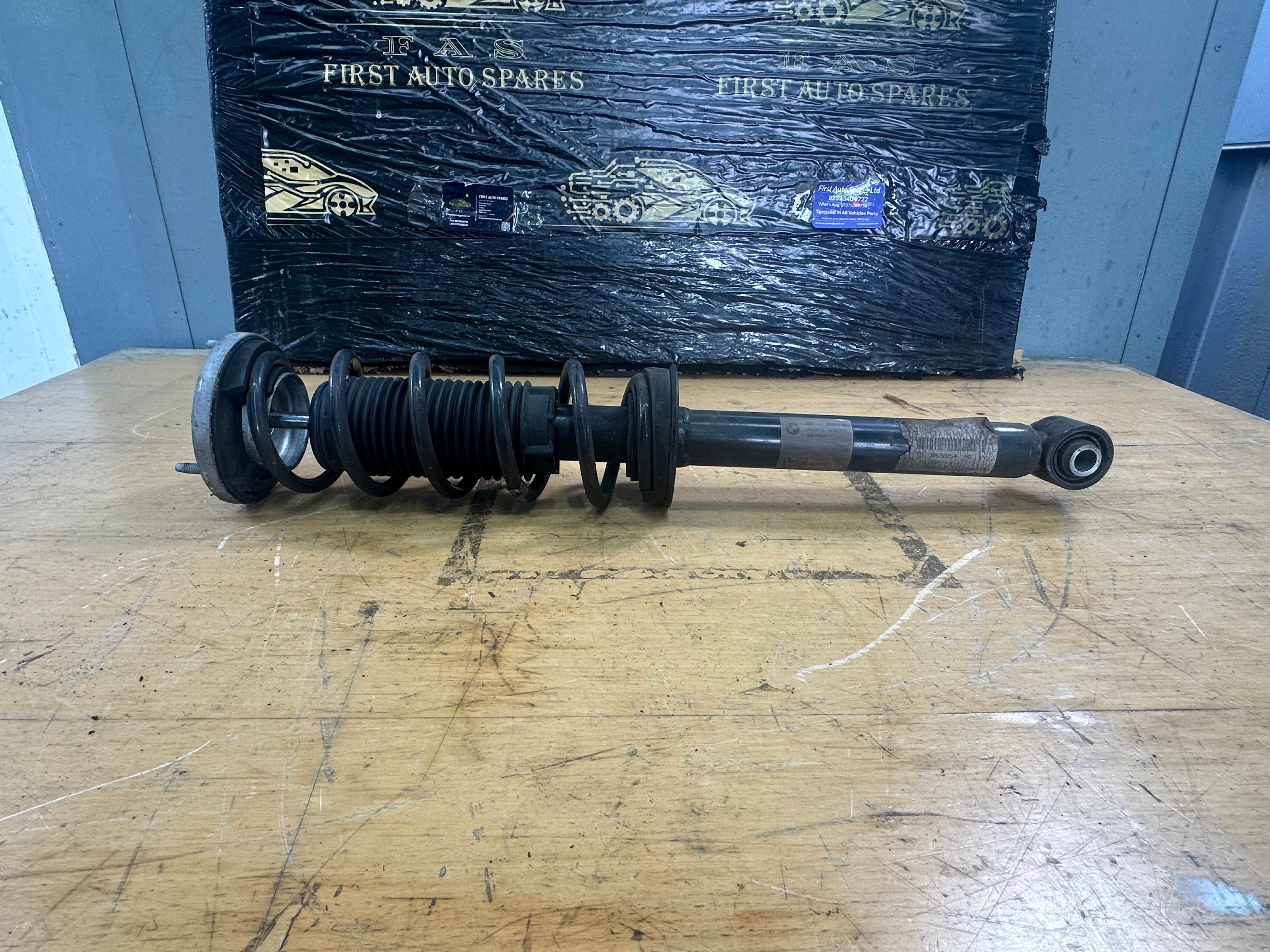 BMW 5 Series G30 Rear O/S N/S Left / Right Suspension Shock Absorber (6866617 02)