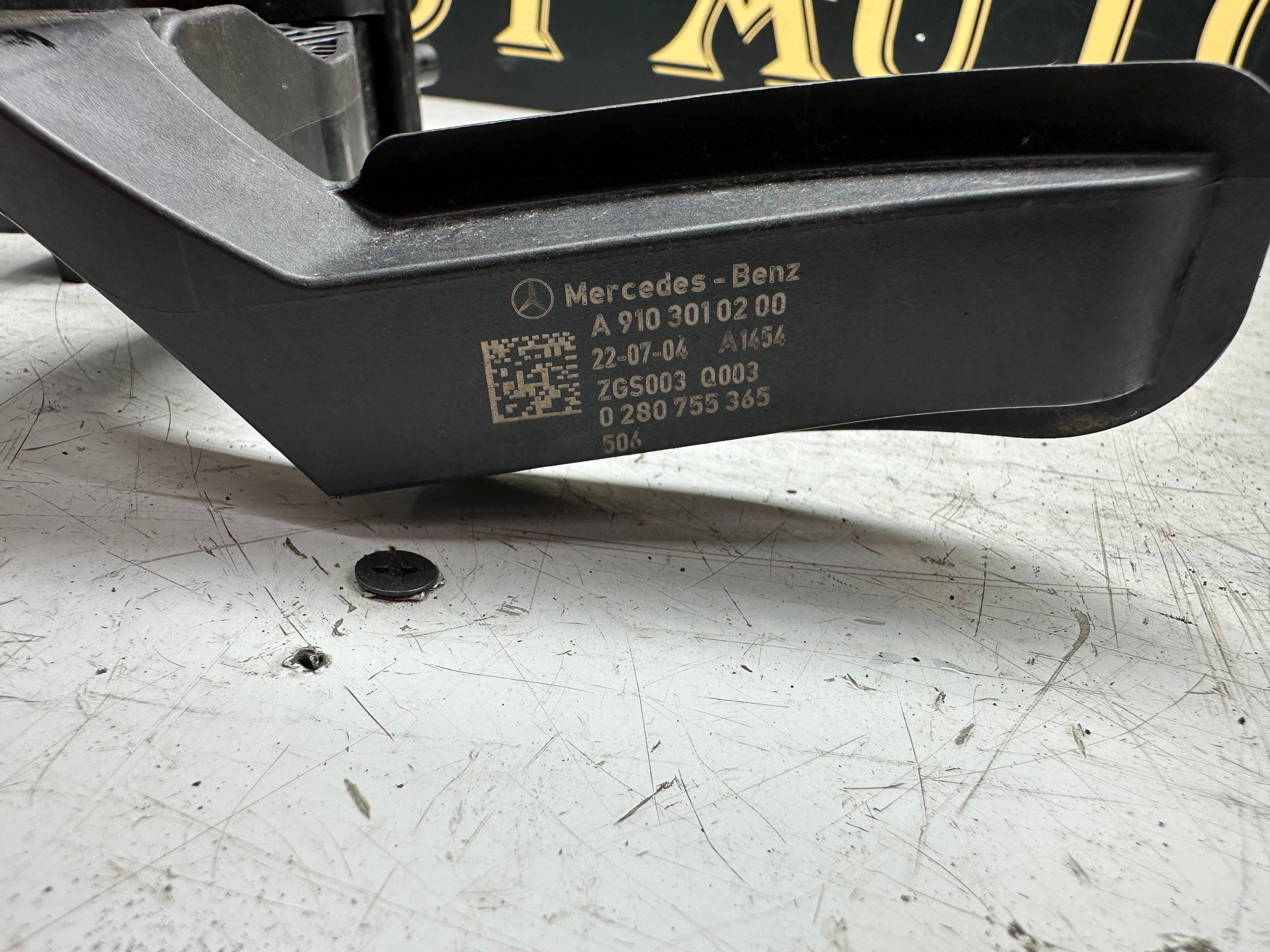 Mercedes-Benz Sprinter Throttle Accelerator Pedal (A9103010200)