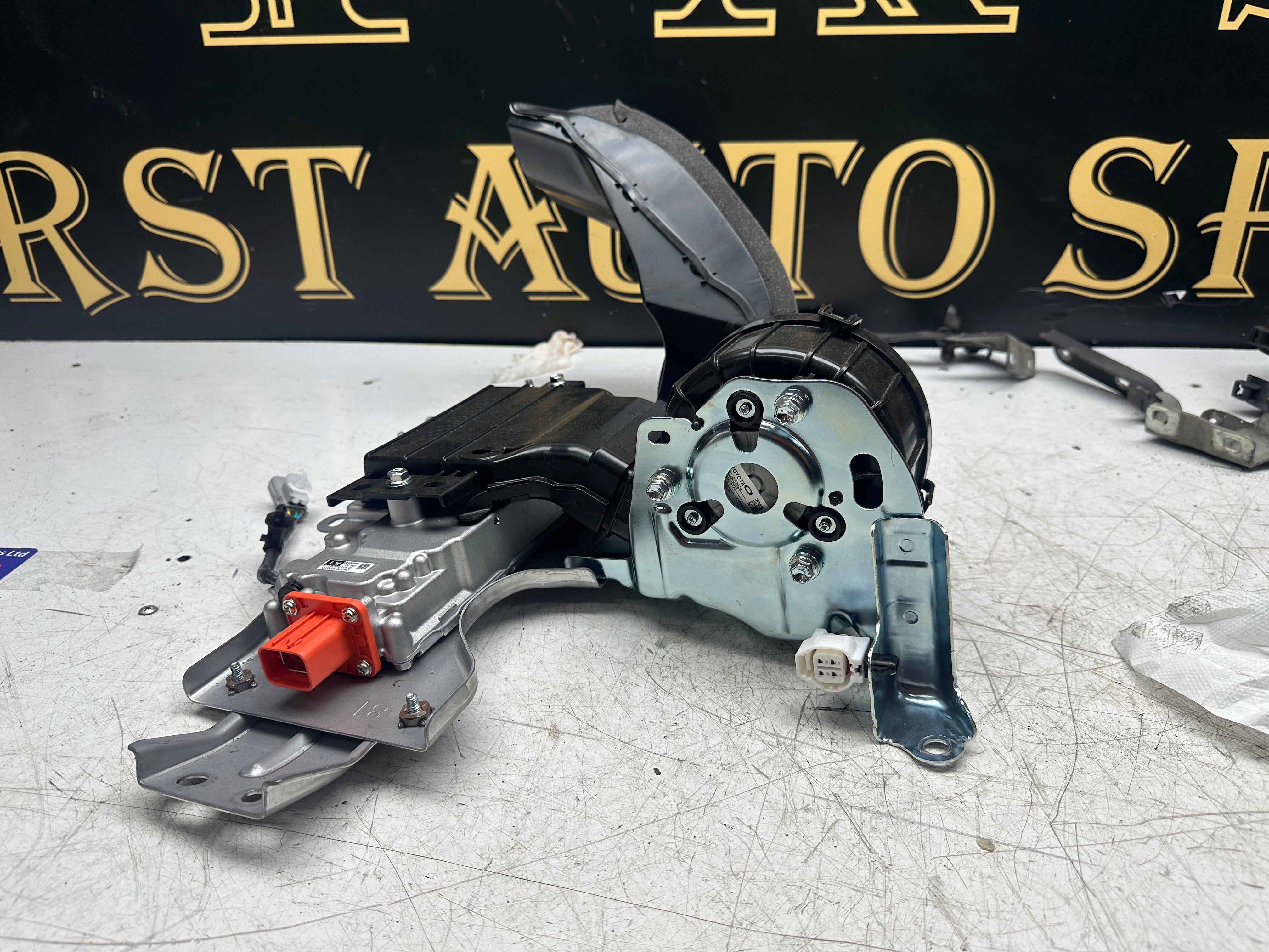 Toyota RAV4 XA50 Hybrid Voltage Converter Inverter (G927040010)