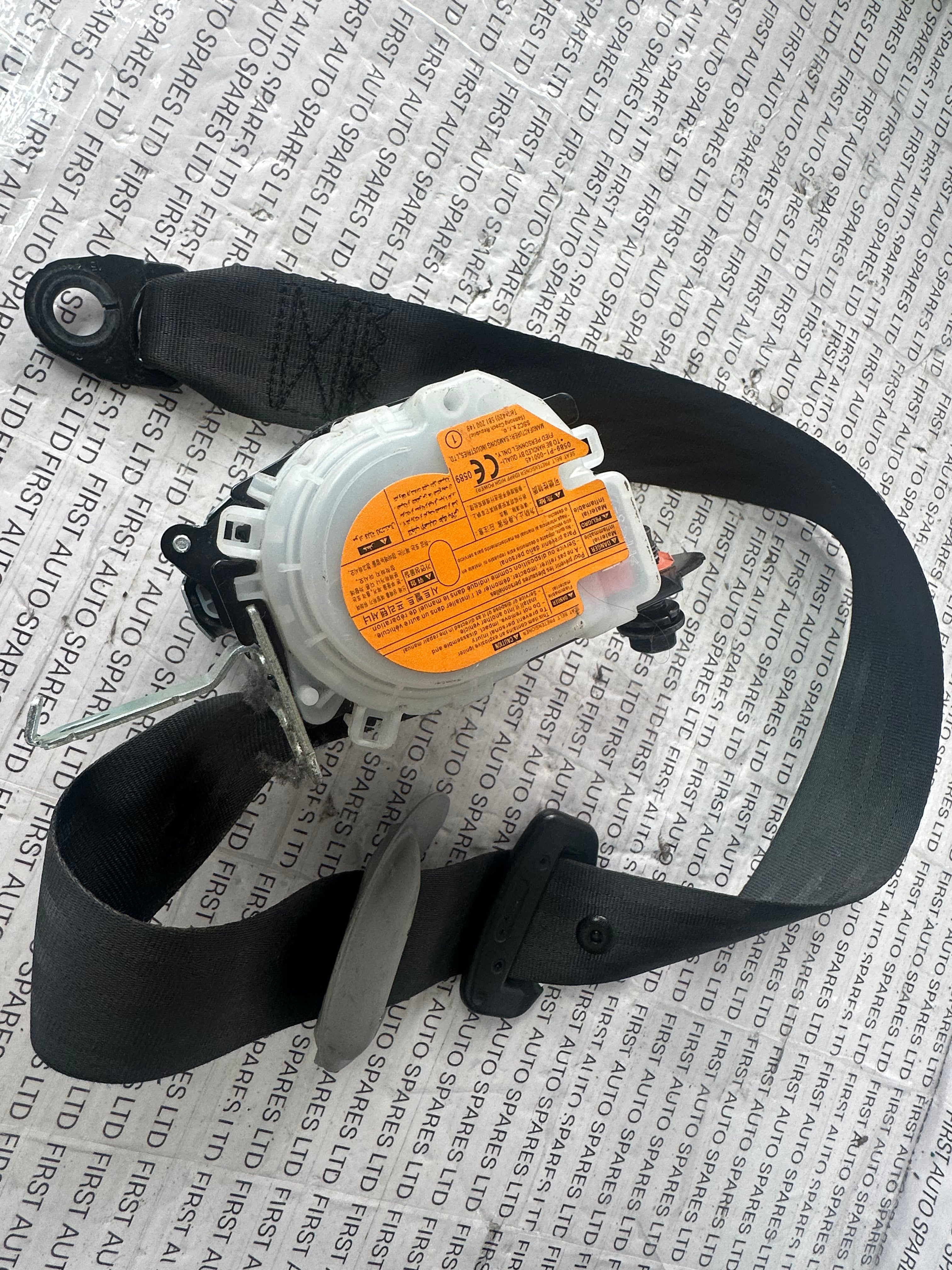 Hyundai i30 Driver's Side Front Seat Belt 88820A6000TX