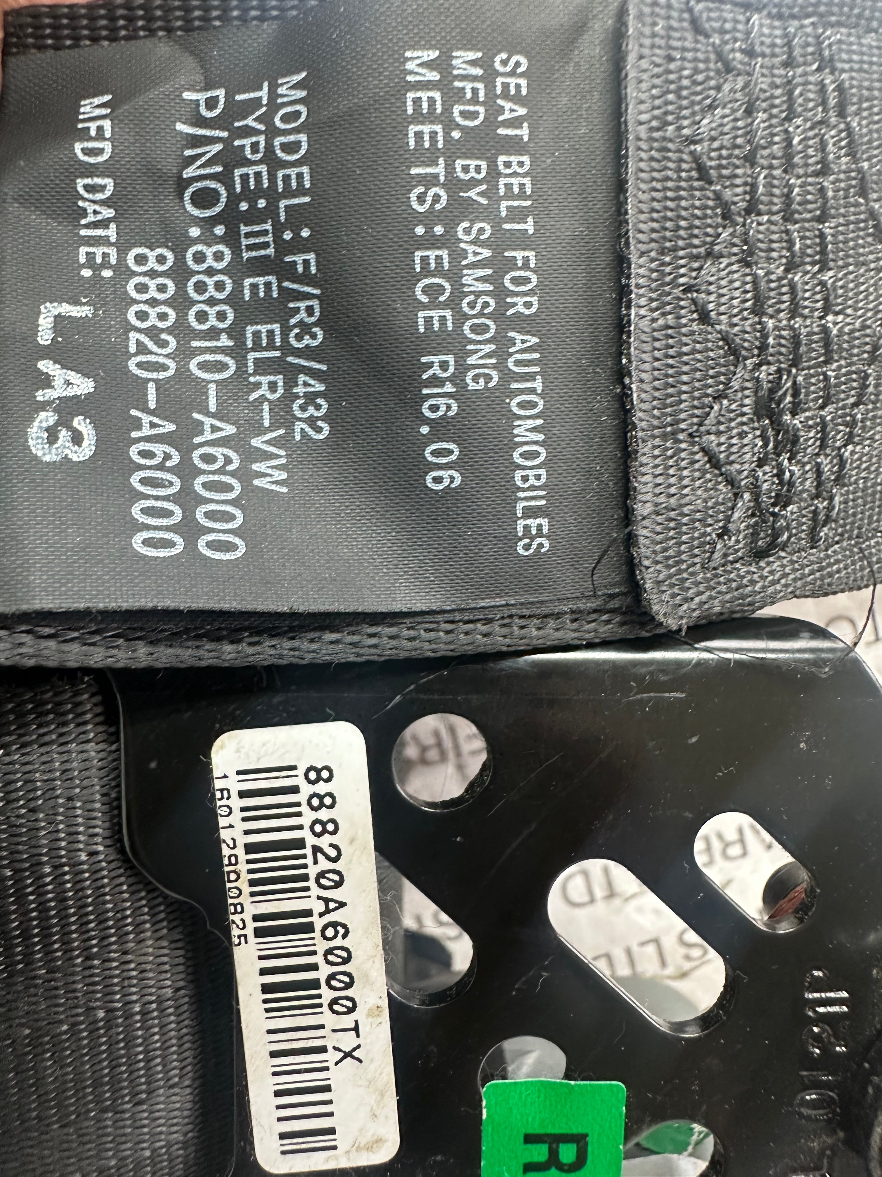 Hyundai i30 Driver's Side Front Seat Belt 88820A6000TX