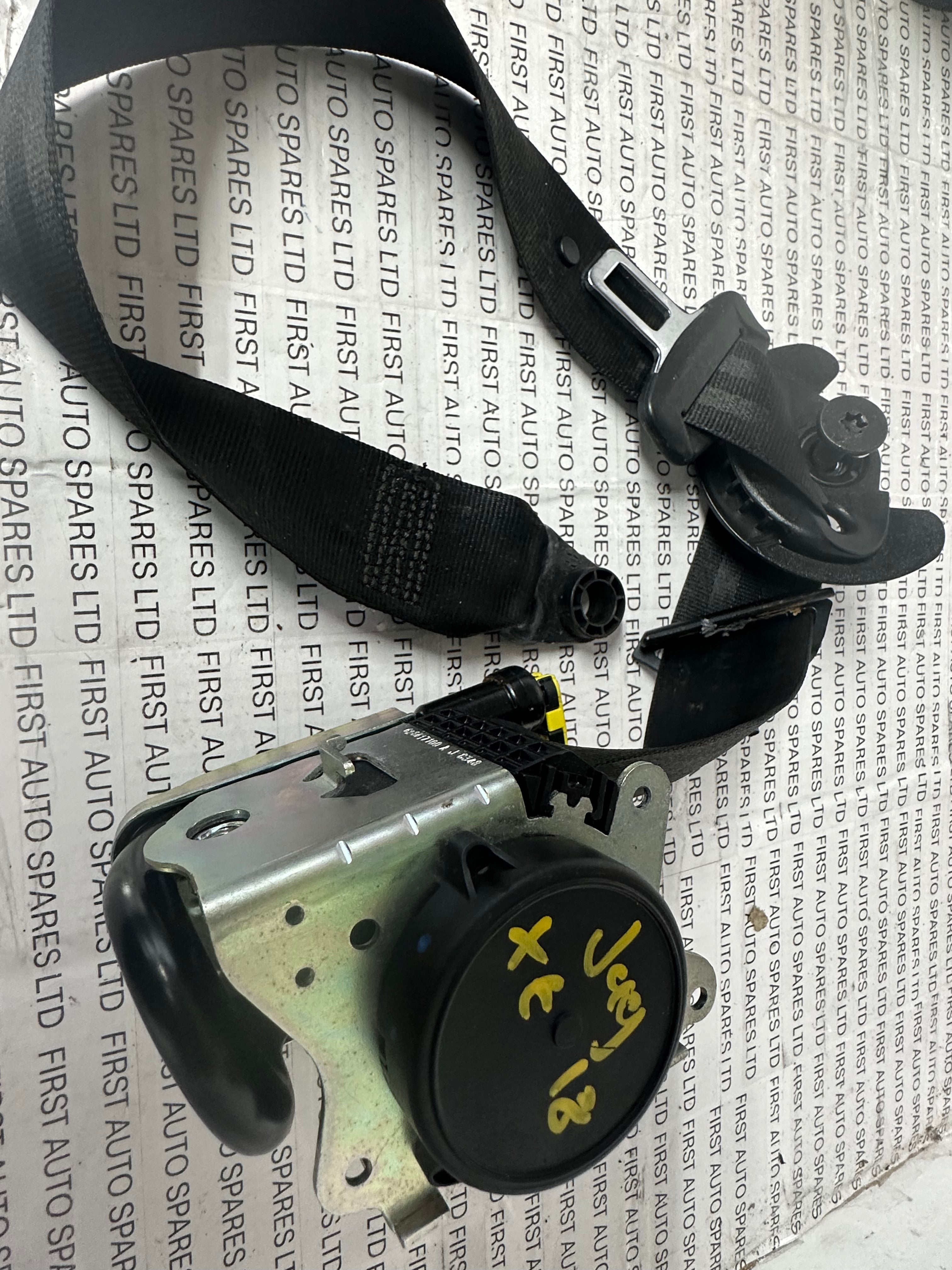 Jaguar XE 2018 Front Left Side Seat Belt (635393200A)