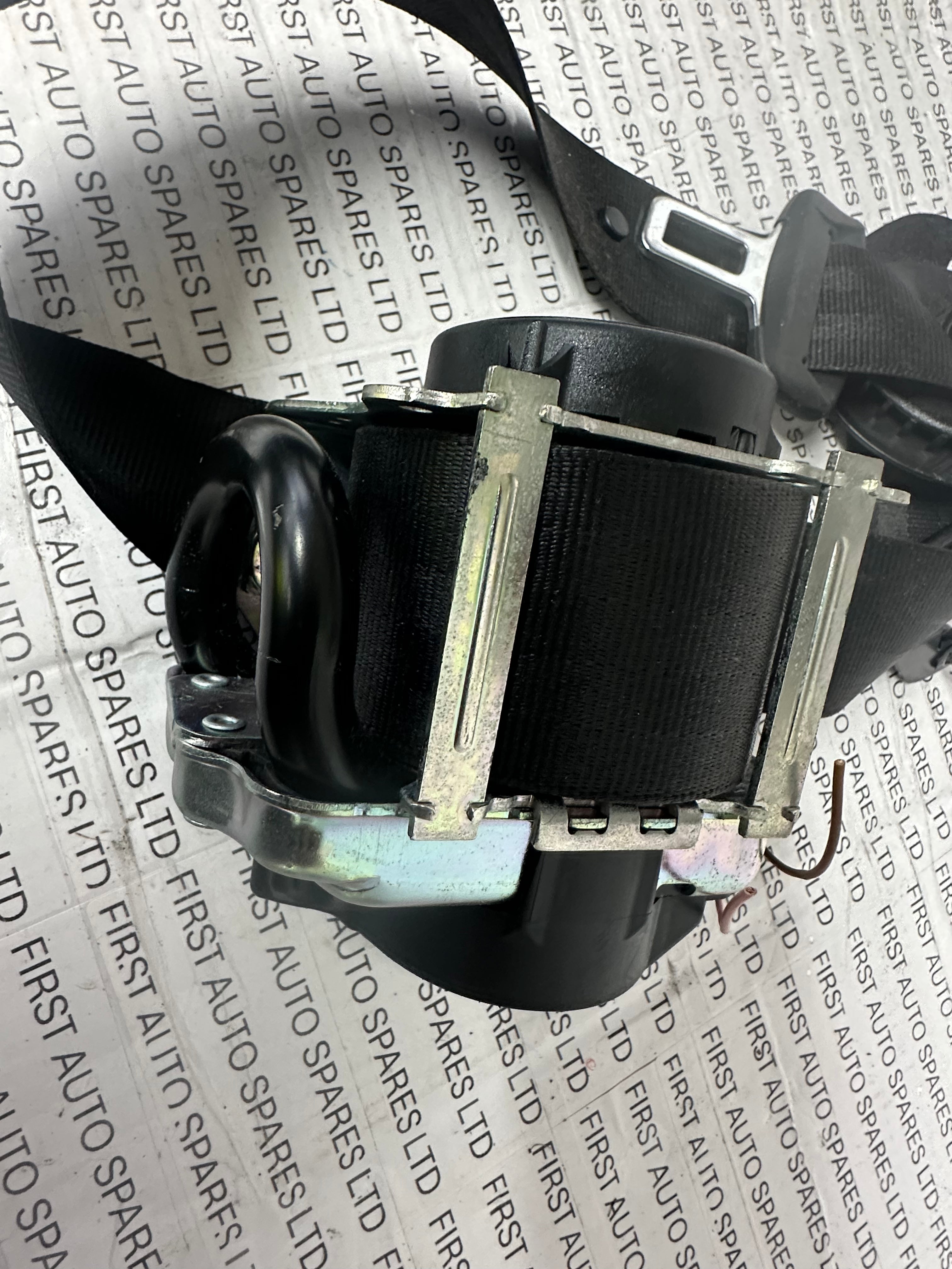 Jaguar XE 2018 Front Left Side Seat Belt (635393200A)