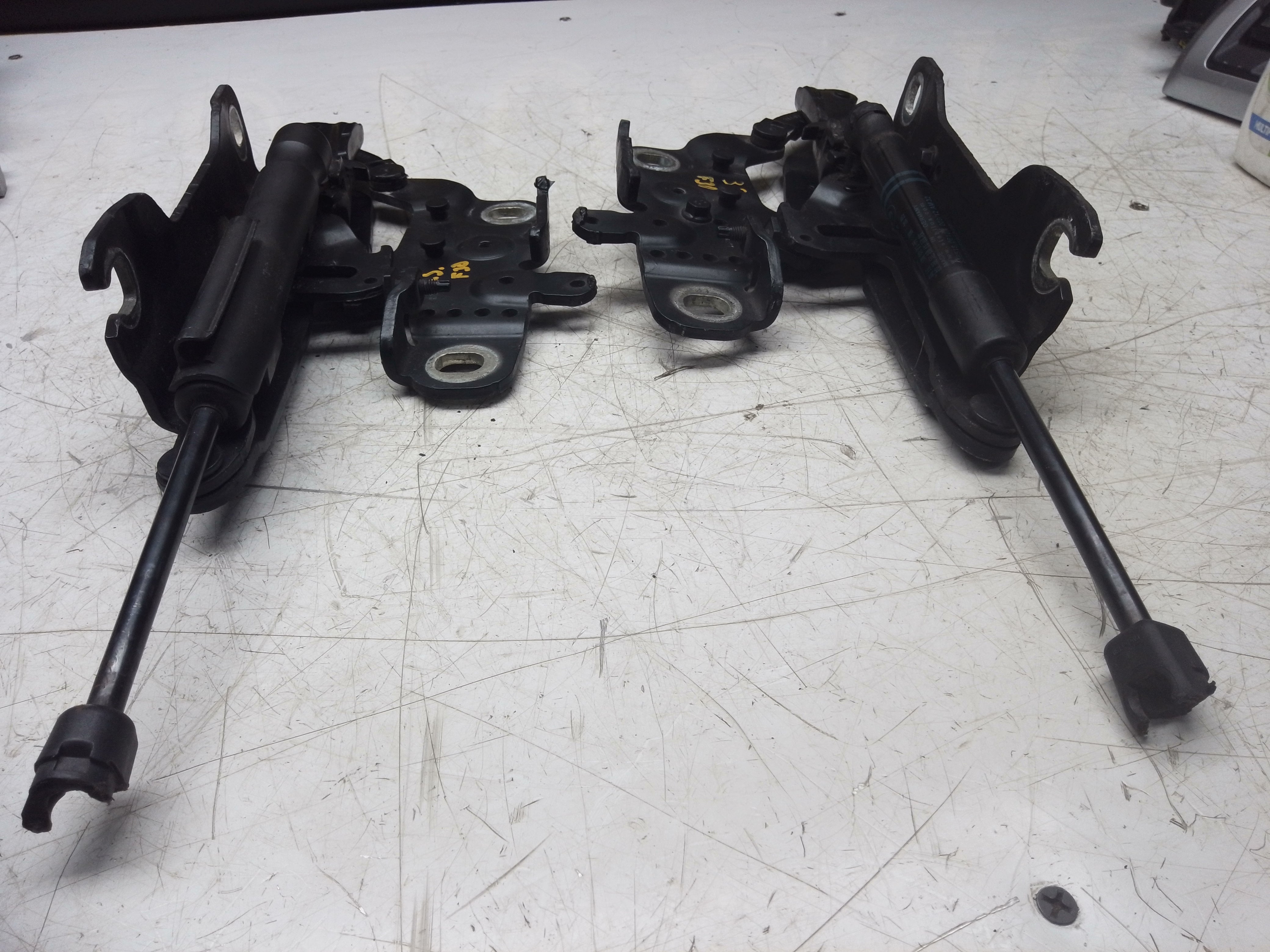 BMW 1 2 3 Series 2012 F20 F22 F30 Pair of Bonnet Hinges (7239415) (7239416)