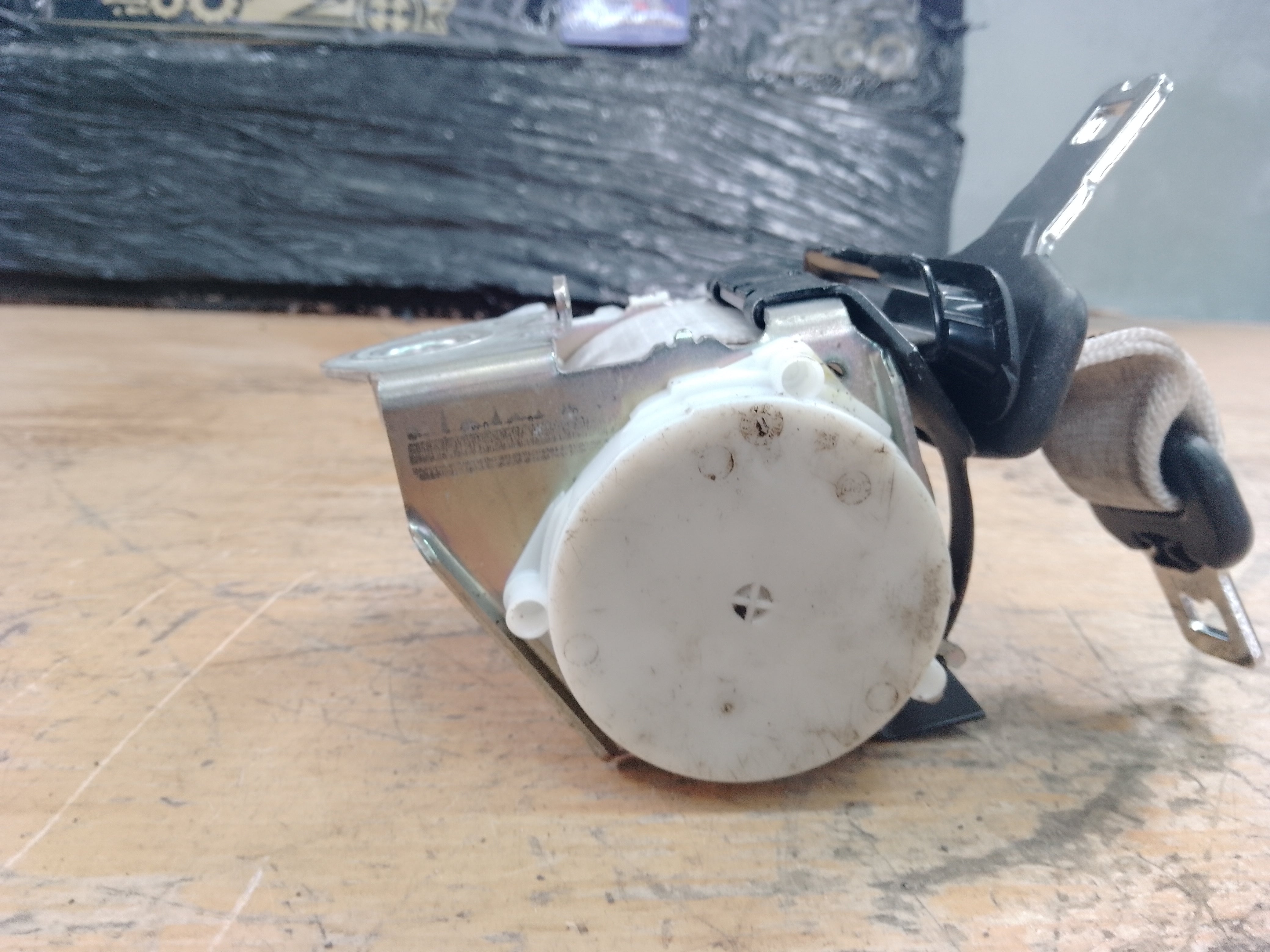 BMW 5 Series F10 F11 Seat Belt Rear Centre (34036732A) (9116275 03)