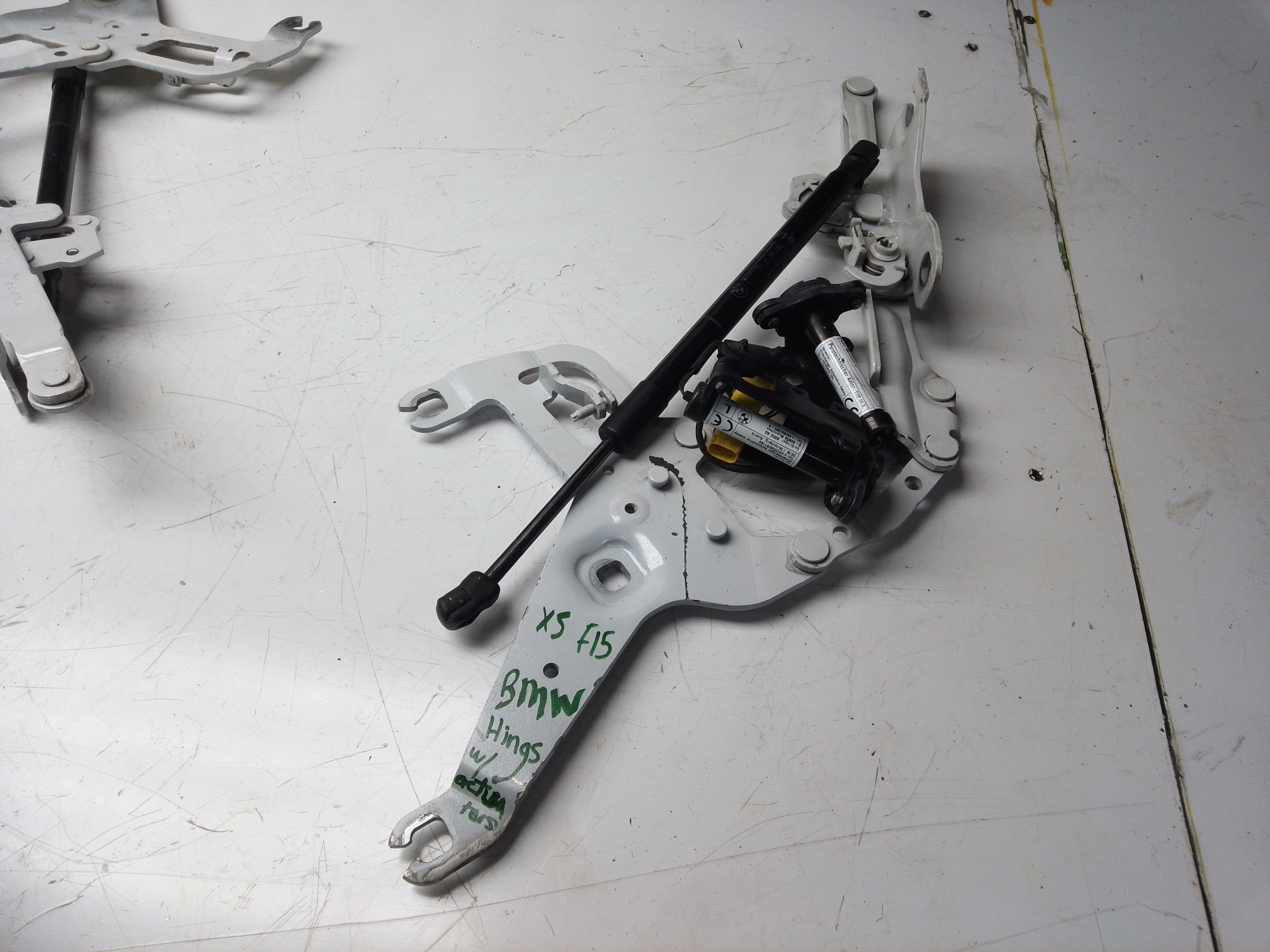 BMW X5 F15 Hinges (7294529) (7294530) with Actuators (0589-P1-000095)