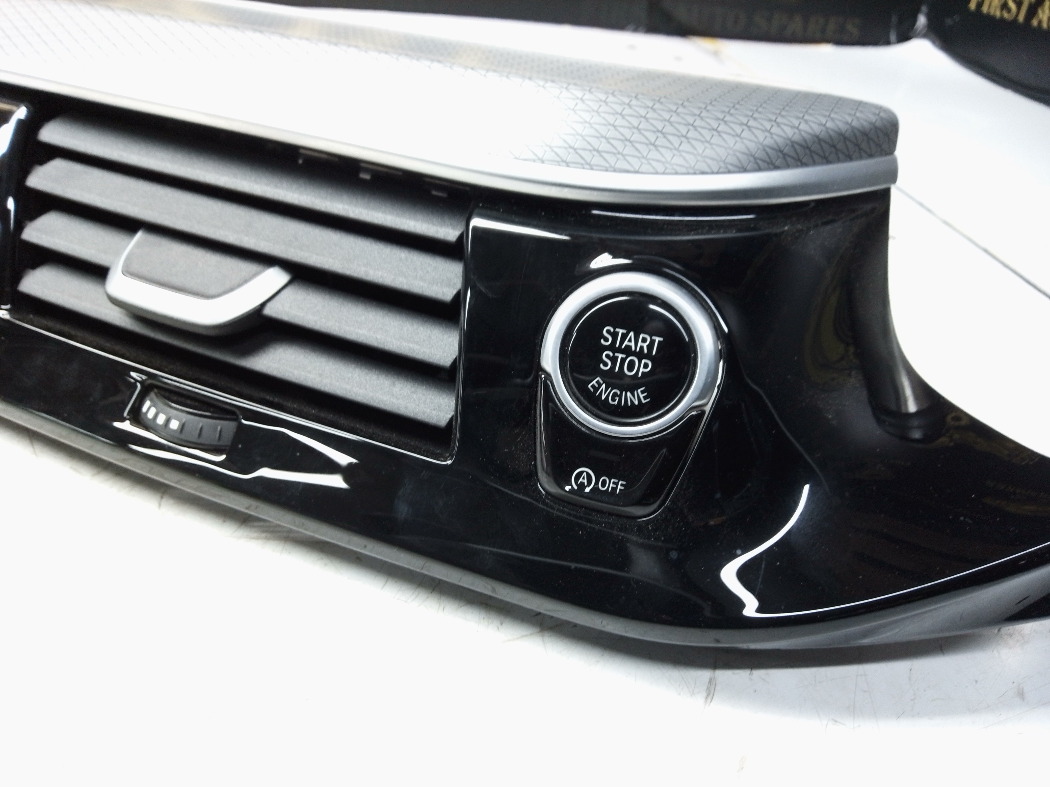 BMW 5 Series 2017 Air Vent Passenger Side Trim (9329579)