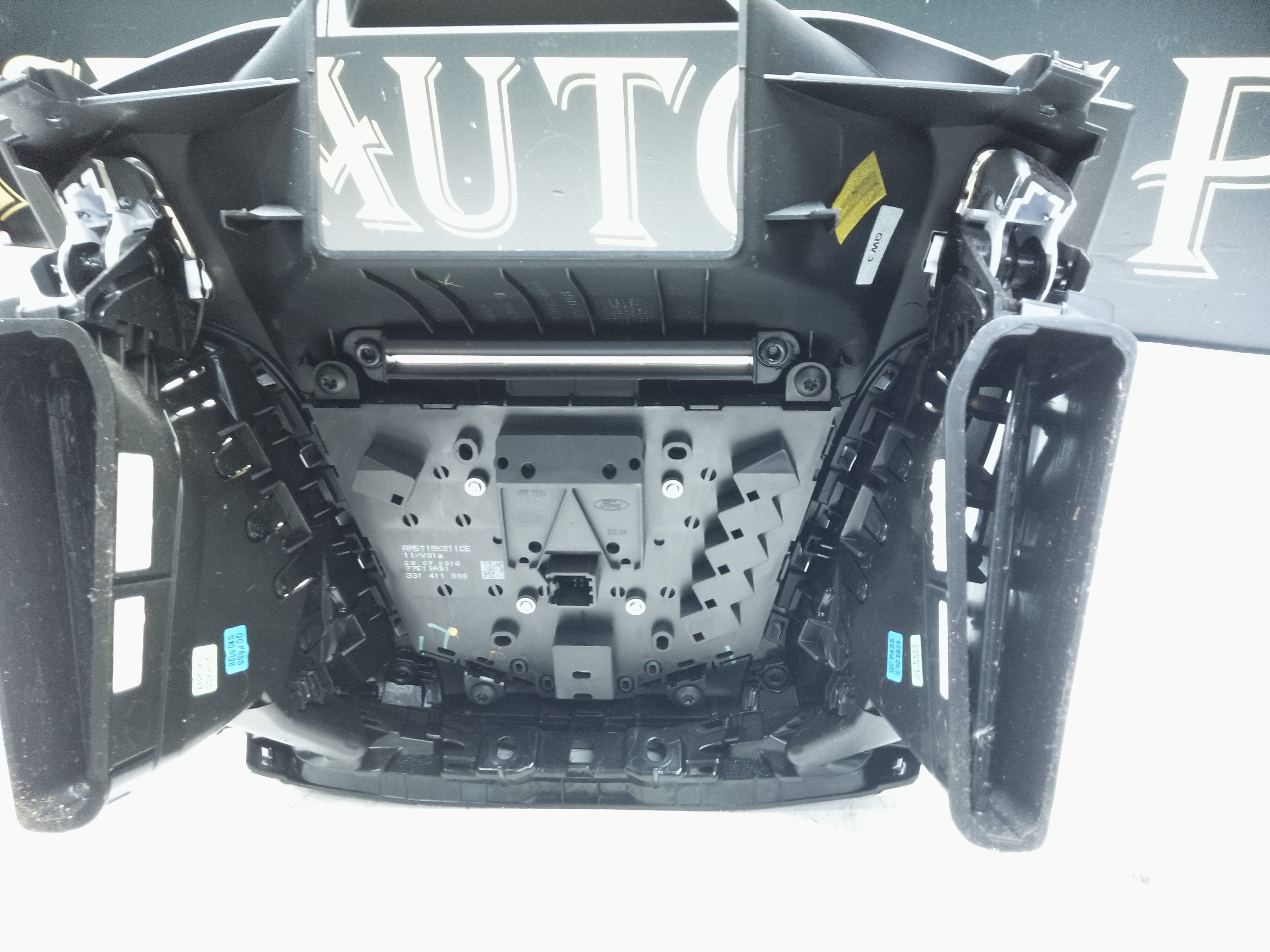 Ford Focus Radio  Car Radio Stereo CD (F1BT-18C815-HE)