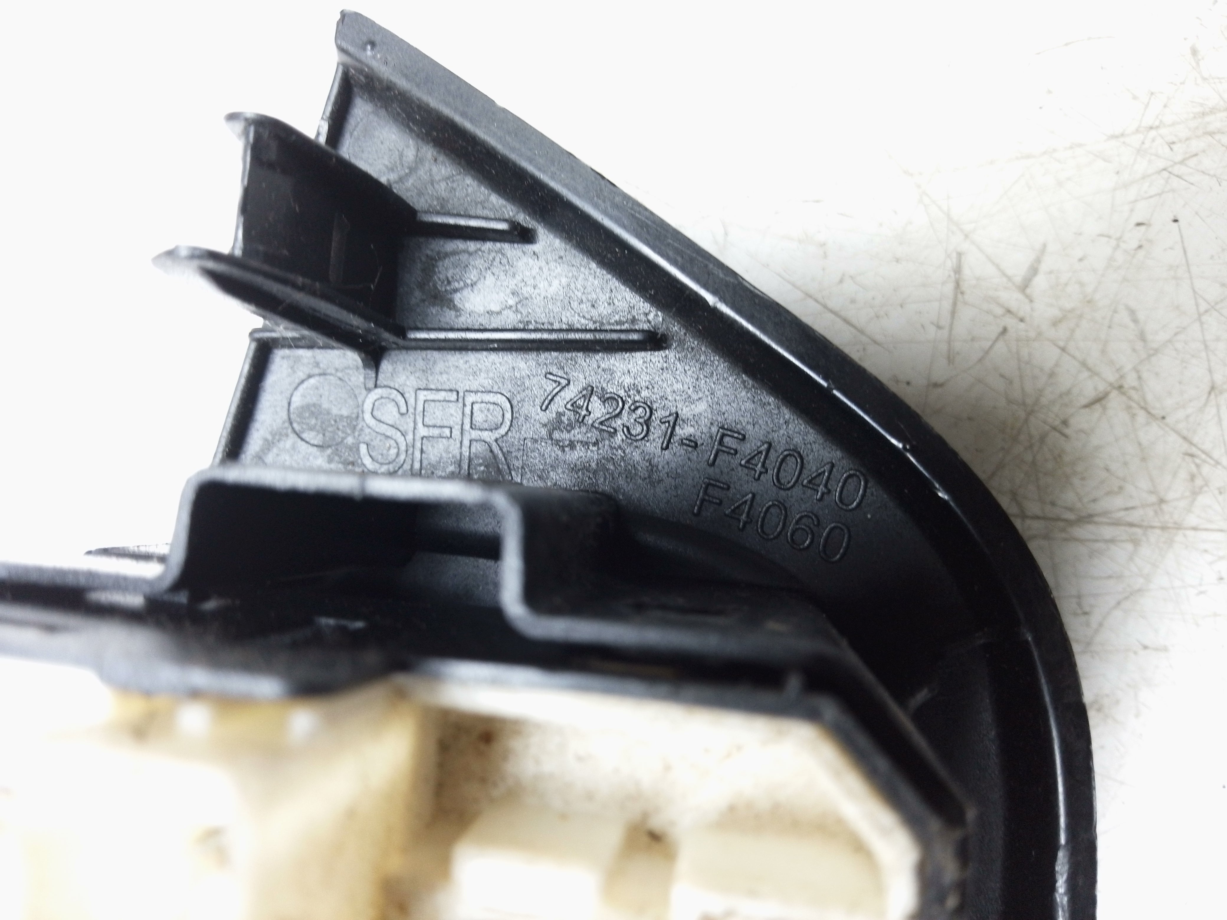 Toyota C-HR Dynamic 2016–23 Front Right Side Window Switch (74231-F4040)