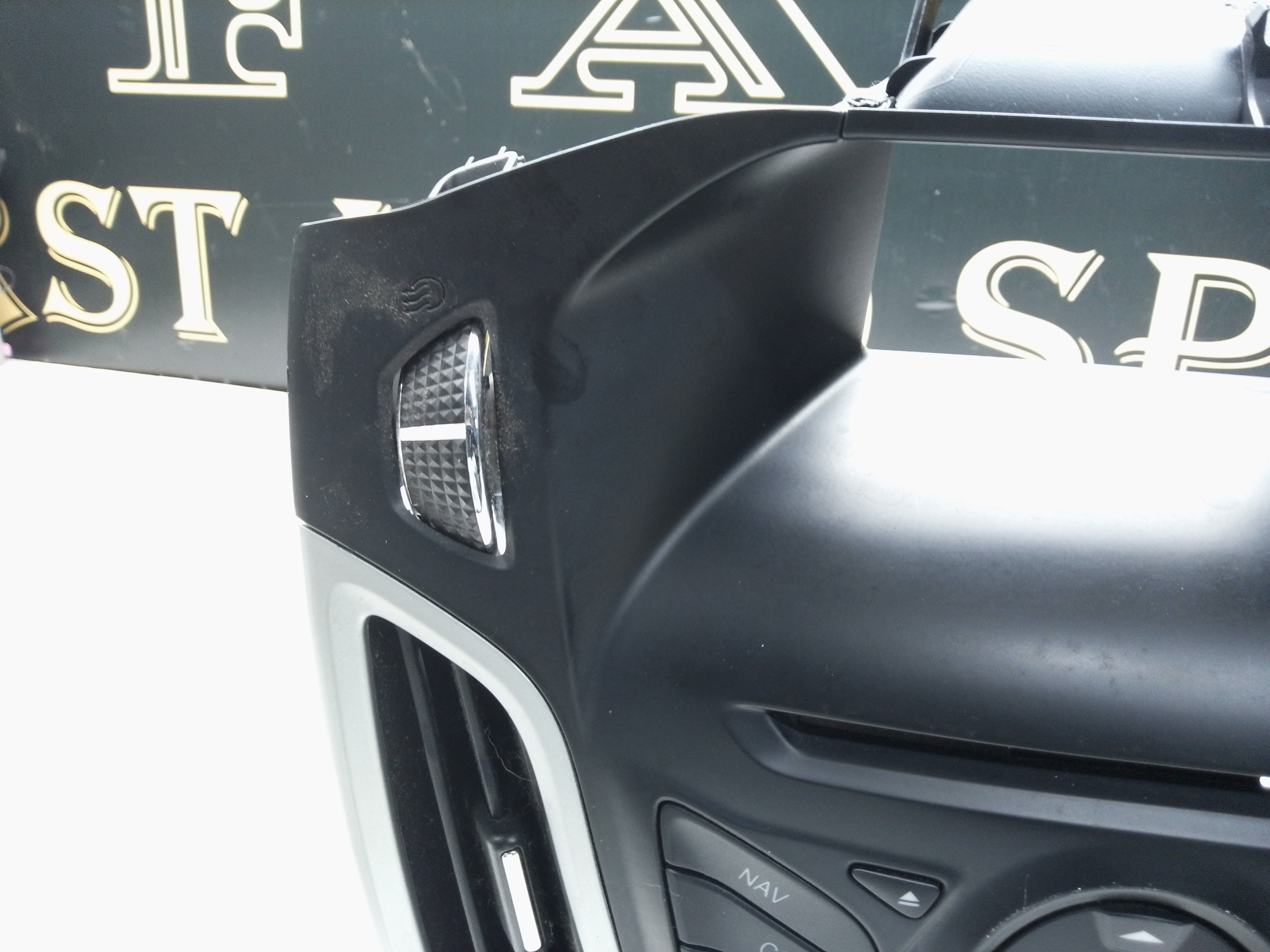 Ford Focus Radio  Car Radio Stereo CD (F1BT-18C815-HE)