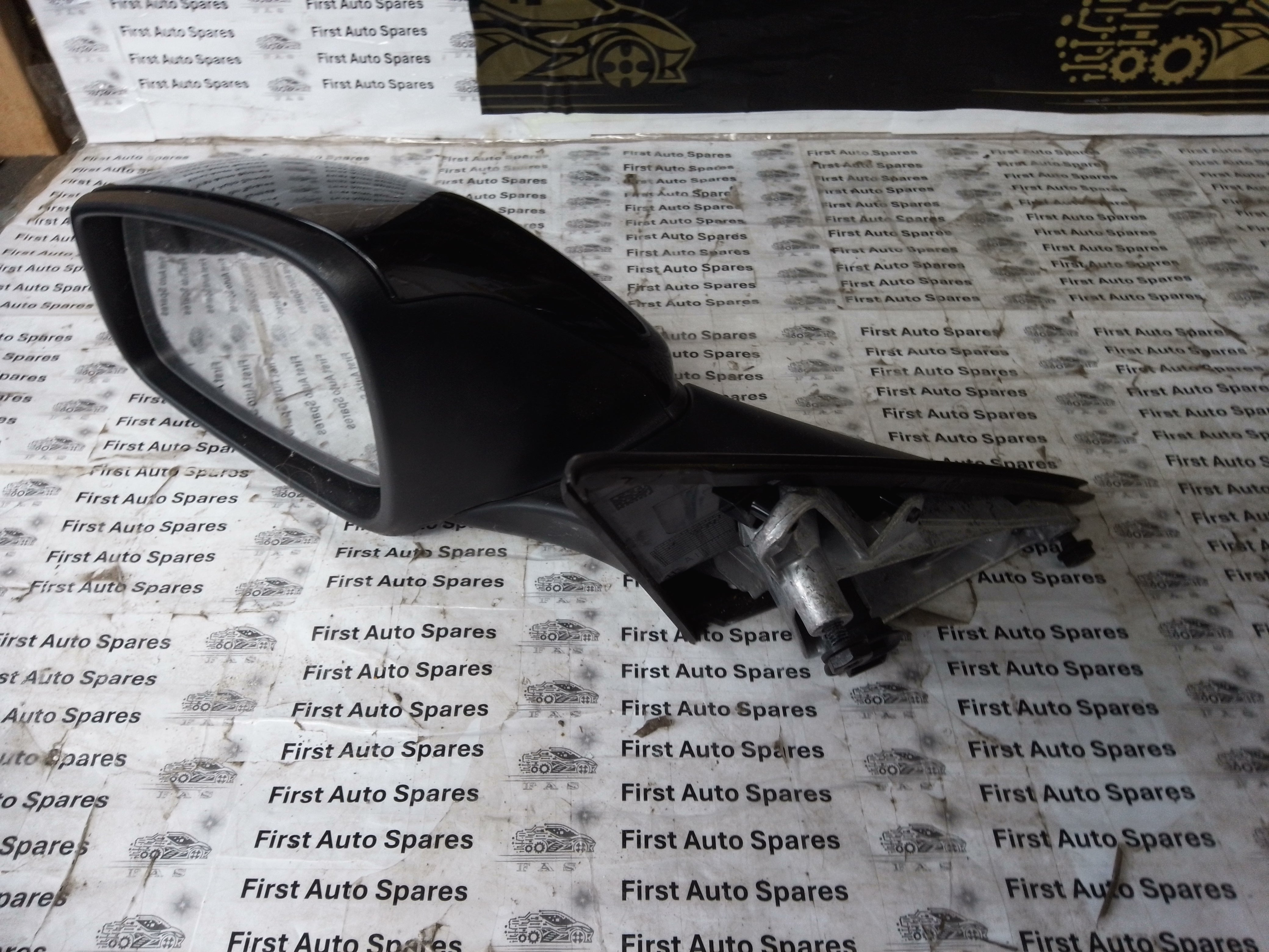 BMW 1 Series F40 Passenger Left N/S Wing Mirror 6-Pin Plug (F0192107)