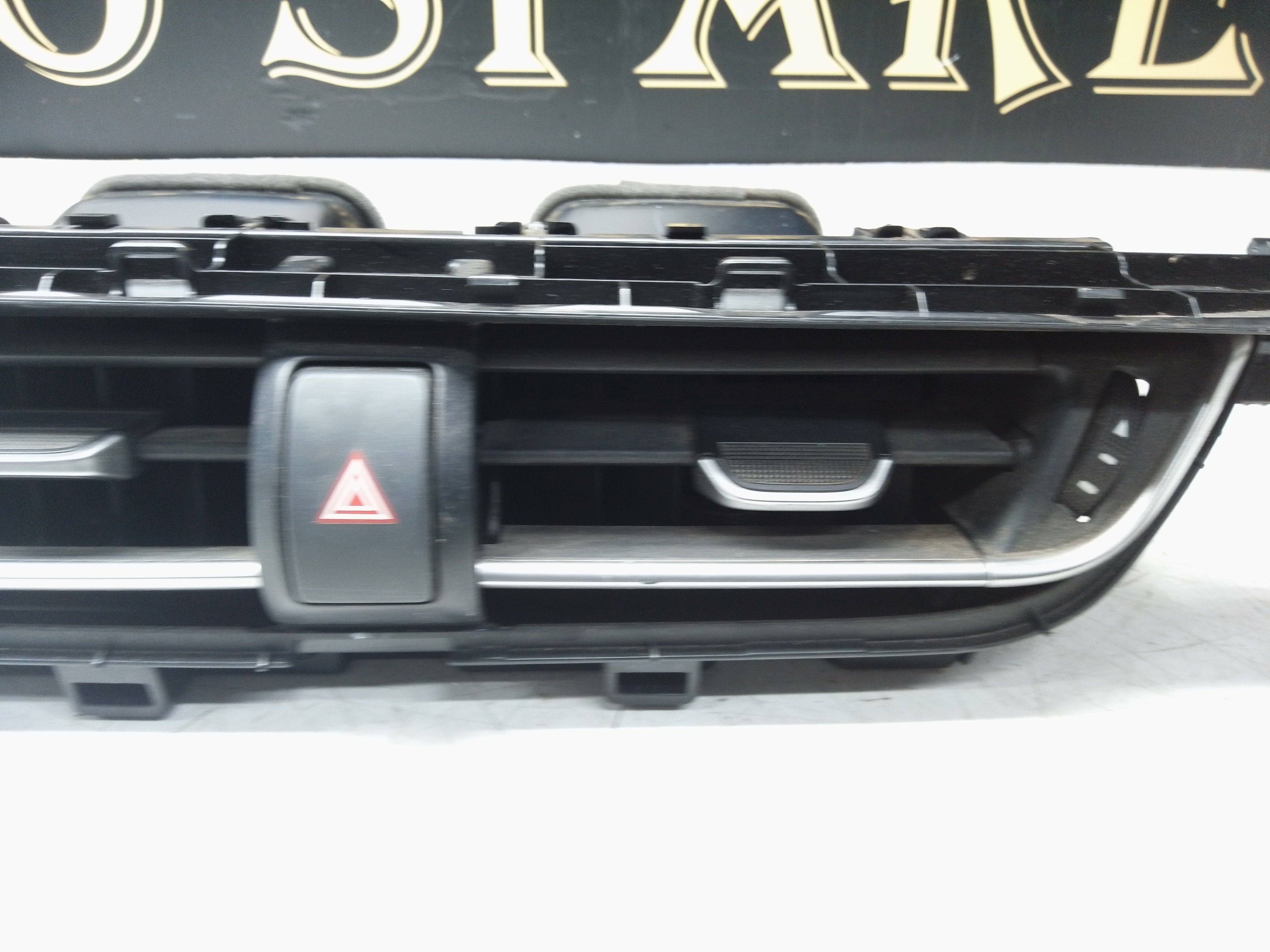 Toyota C-HR 2021 Centre Dashboard Air Vent Grill Hazard Switch (55670-F4020)