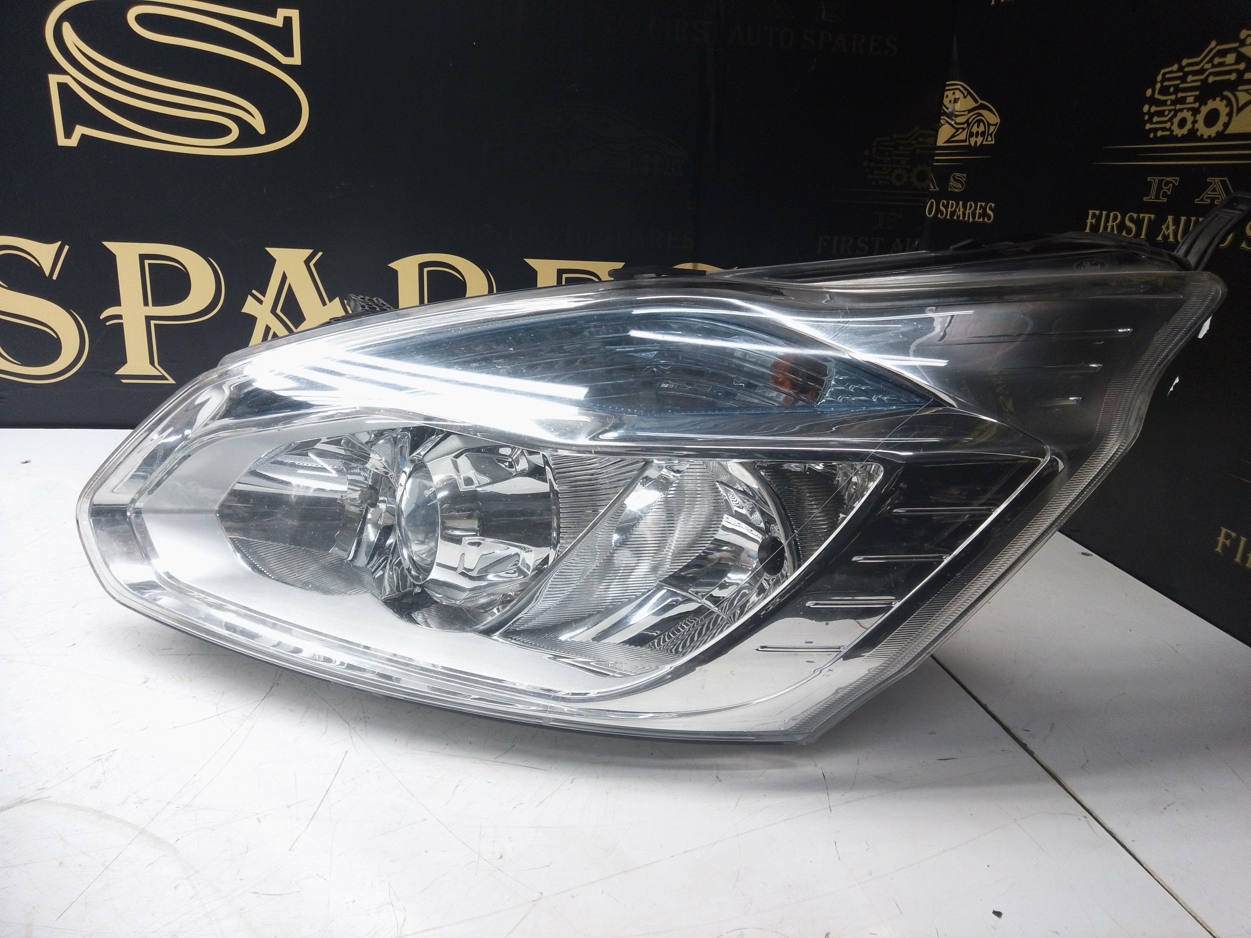 Ford Transit Custom 2016 Left Headlight