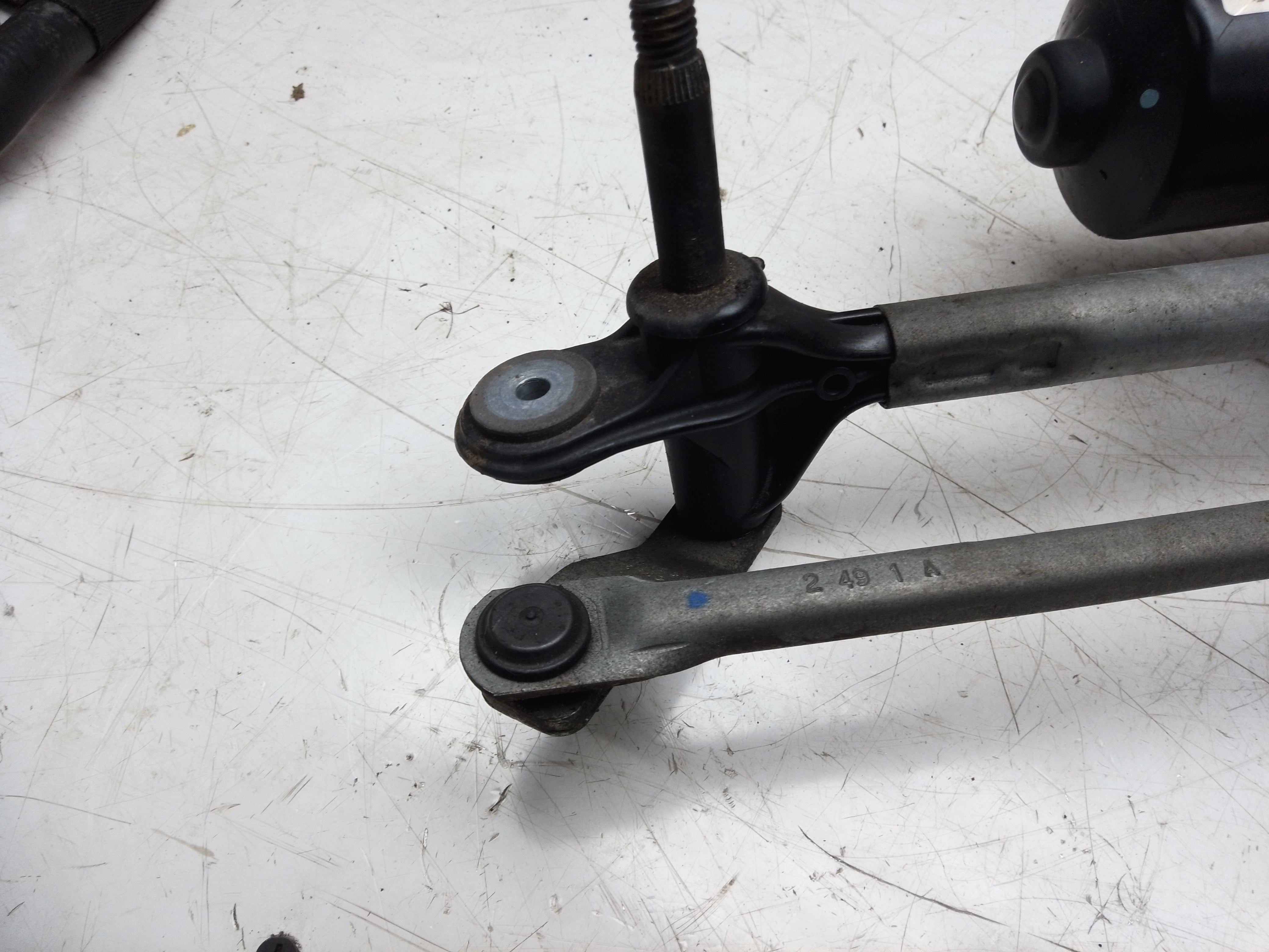 BMW 1 Series F20 Urban 2011 Front Wiper Motor & Linkage (7267504-02)