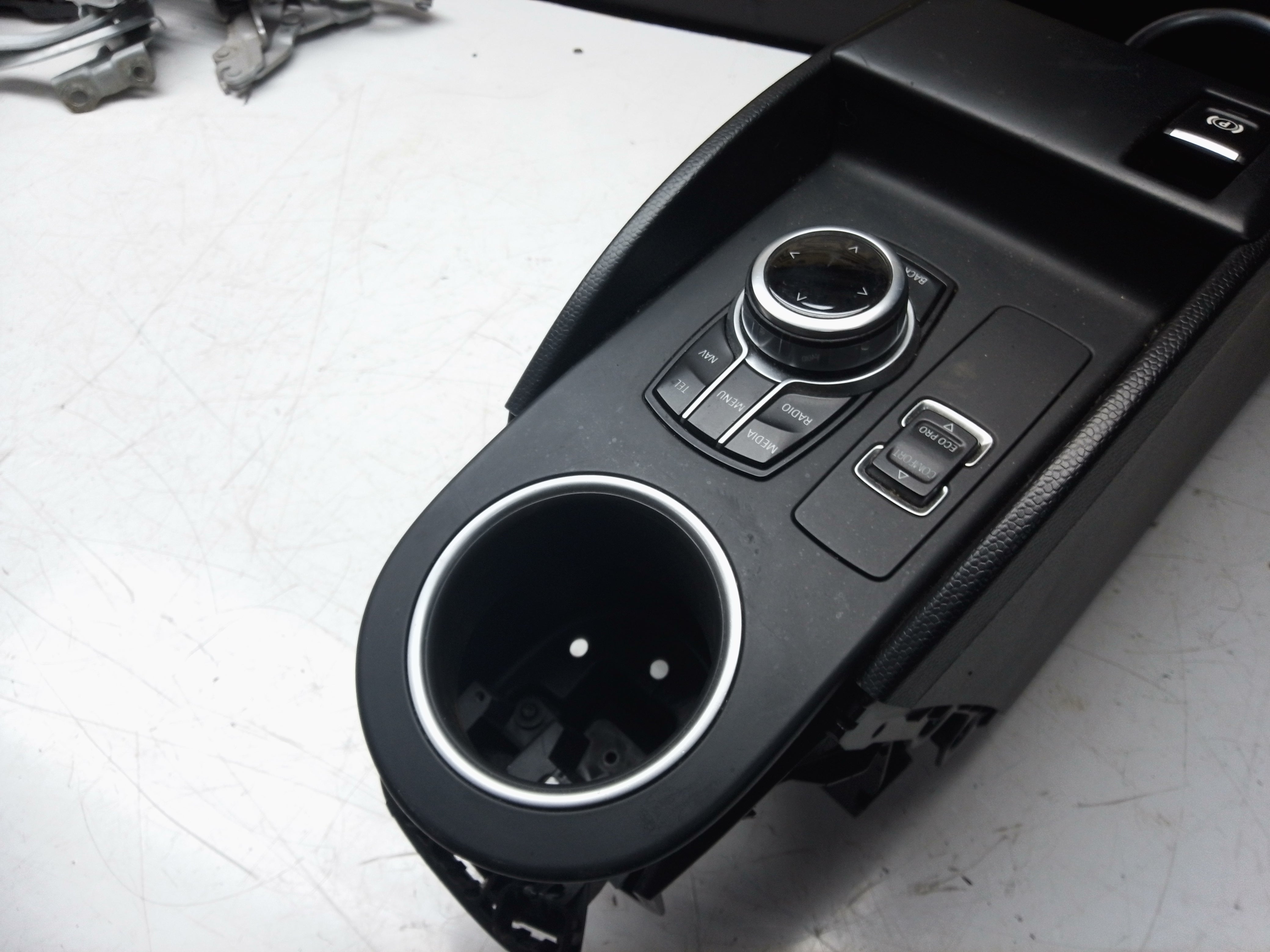 BMW i3 L01 Centre Middle Console Armrest (727 584.10) Unit i-Drive Controller (1678588)
