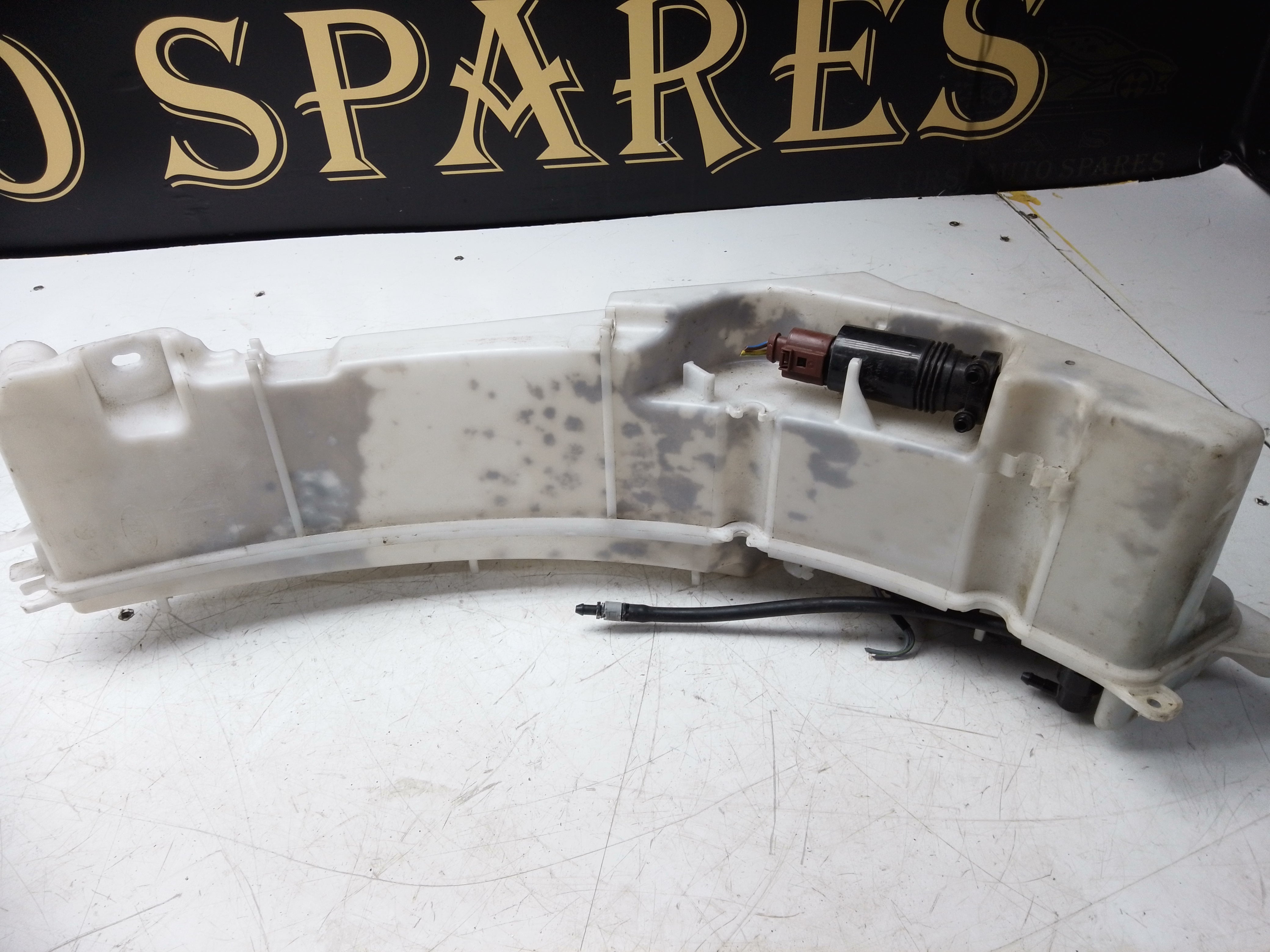 Range Rover Sport 2015 Windscreen Washer Bottle (GPLA17B613AC)