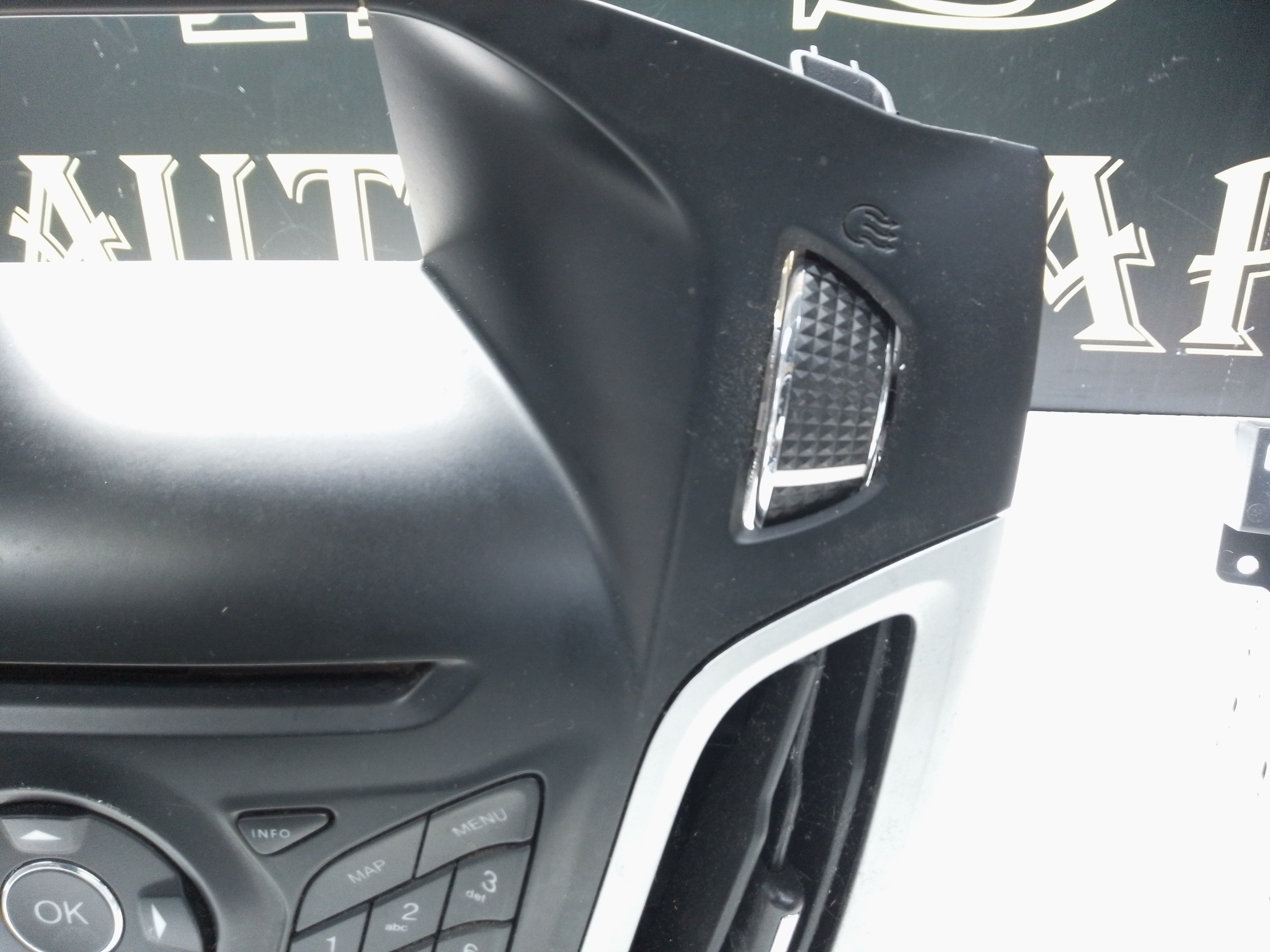 Ford Focus Radio  Car Radio Stereo CD (F1BT-18C815-HE)