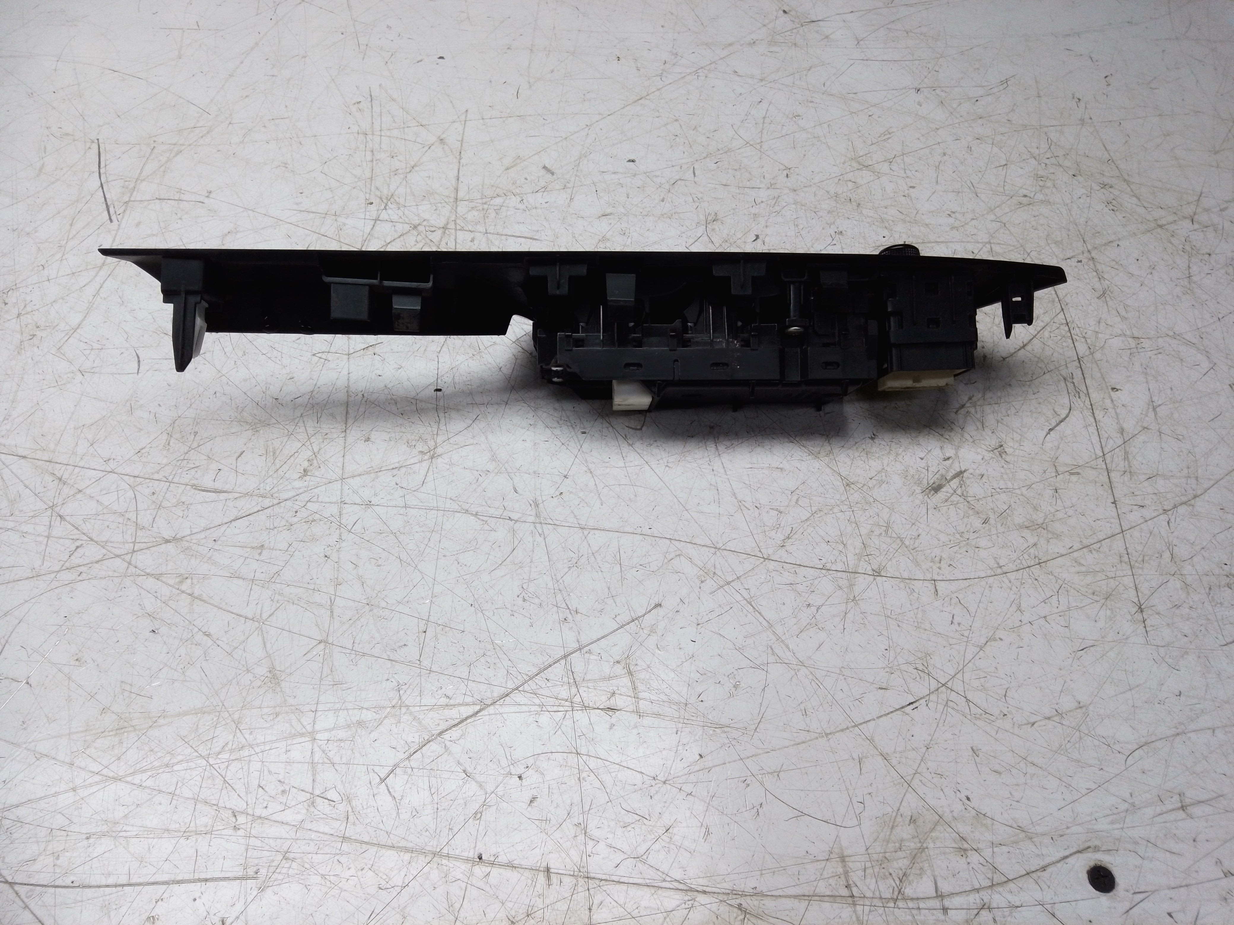 Toyota C-HR Dynamic 2016–23 Front Right Side Window Switch (74231-F4040)