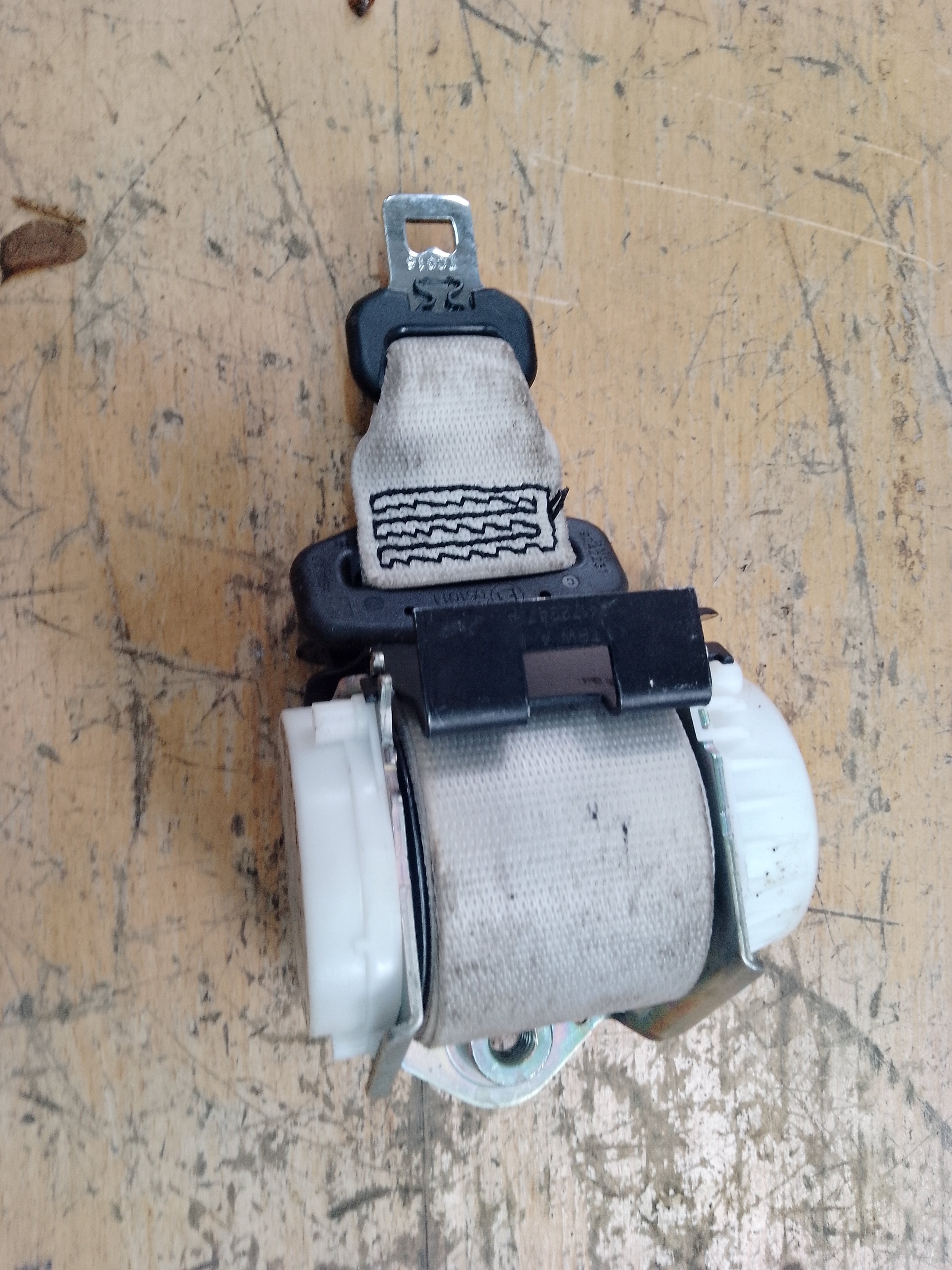 BMW 5 Series F10 F11 Seat Belt Rear Centre (34036732A) (9116275 03)