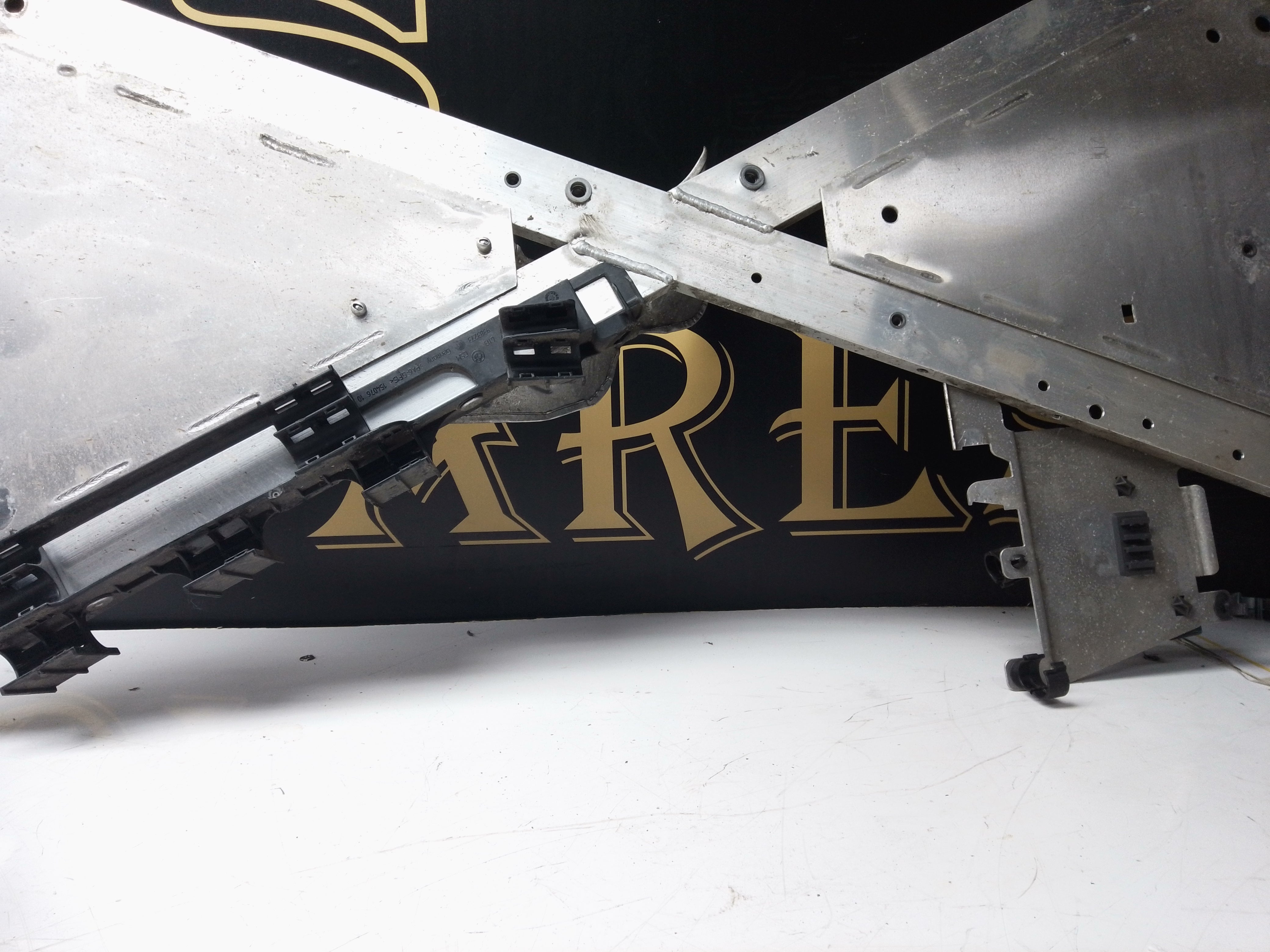 BMW i3 I01 Vertical Strut (6879520) (6818825)