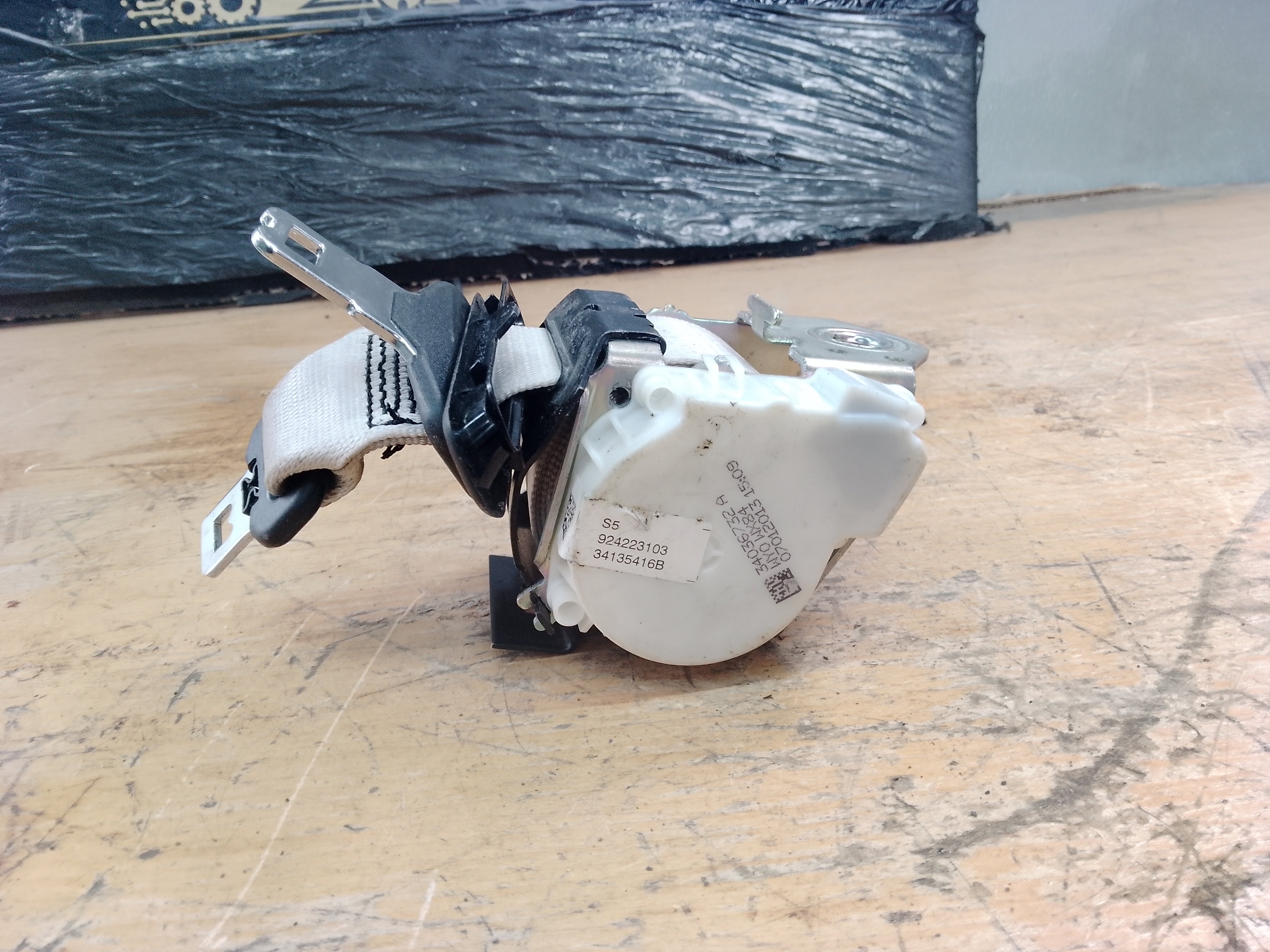 BMW 5 Series F10 F11 Seat Belt Rear Centre (34036732A) (9116275 03)