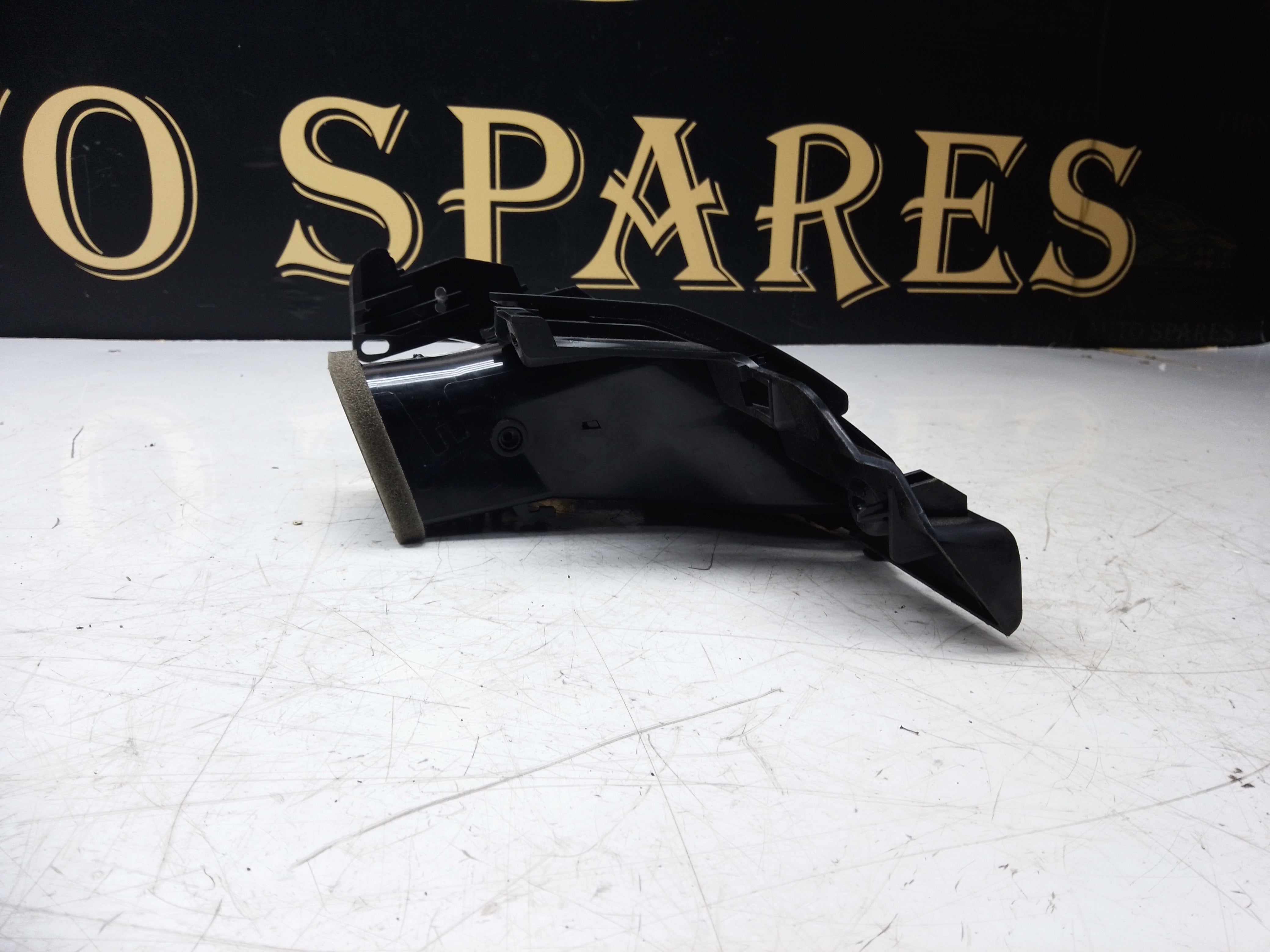 BMW X5 2017 Front Driver Side Dashboard Air Vent Grille (9270517)