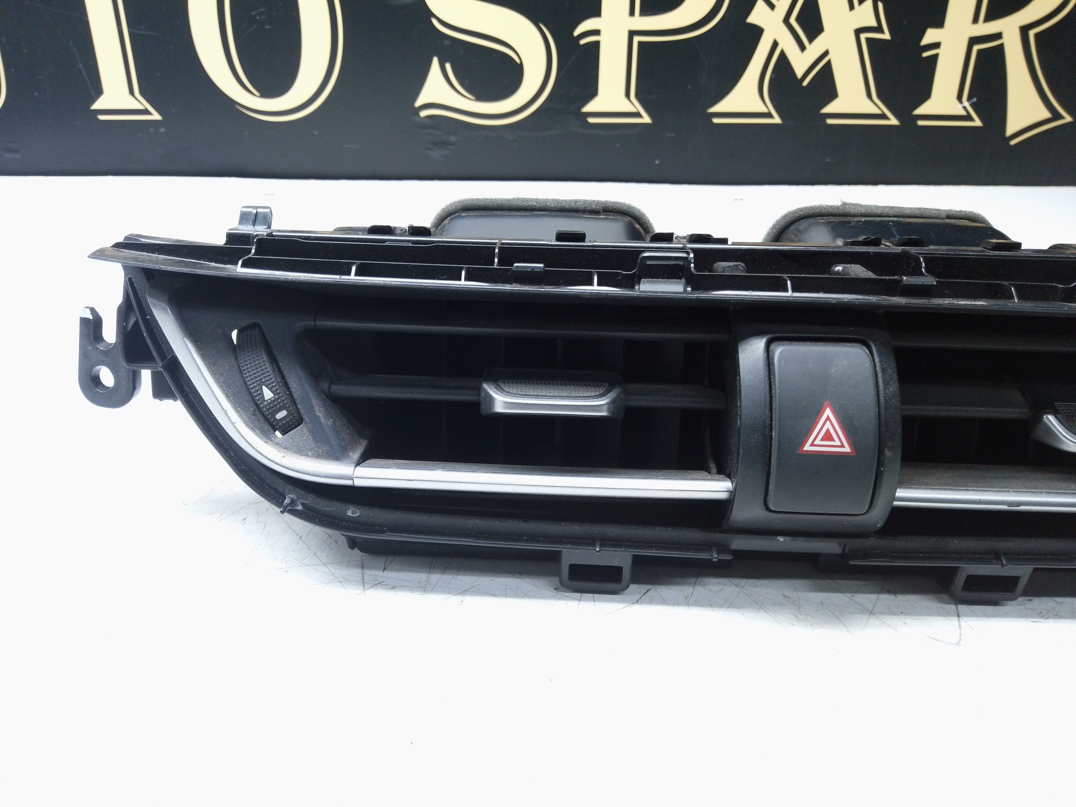 Toyota C-HR 2021 Centre Dashboard Air Vent Grill Hazard Switch (55670-F4020)