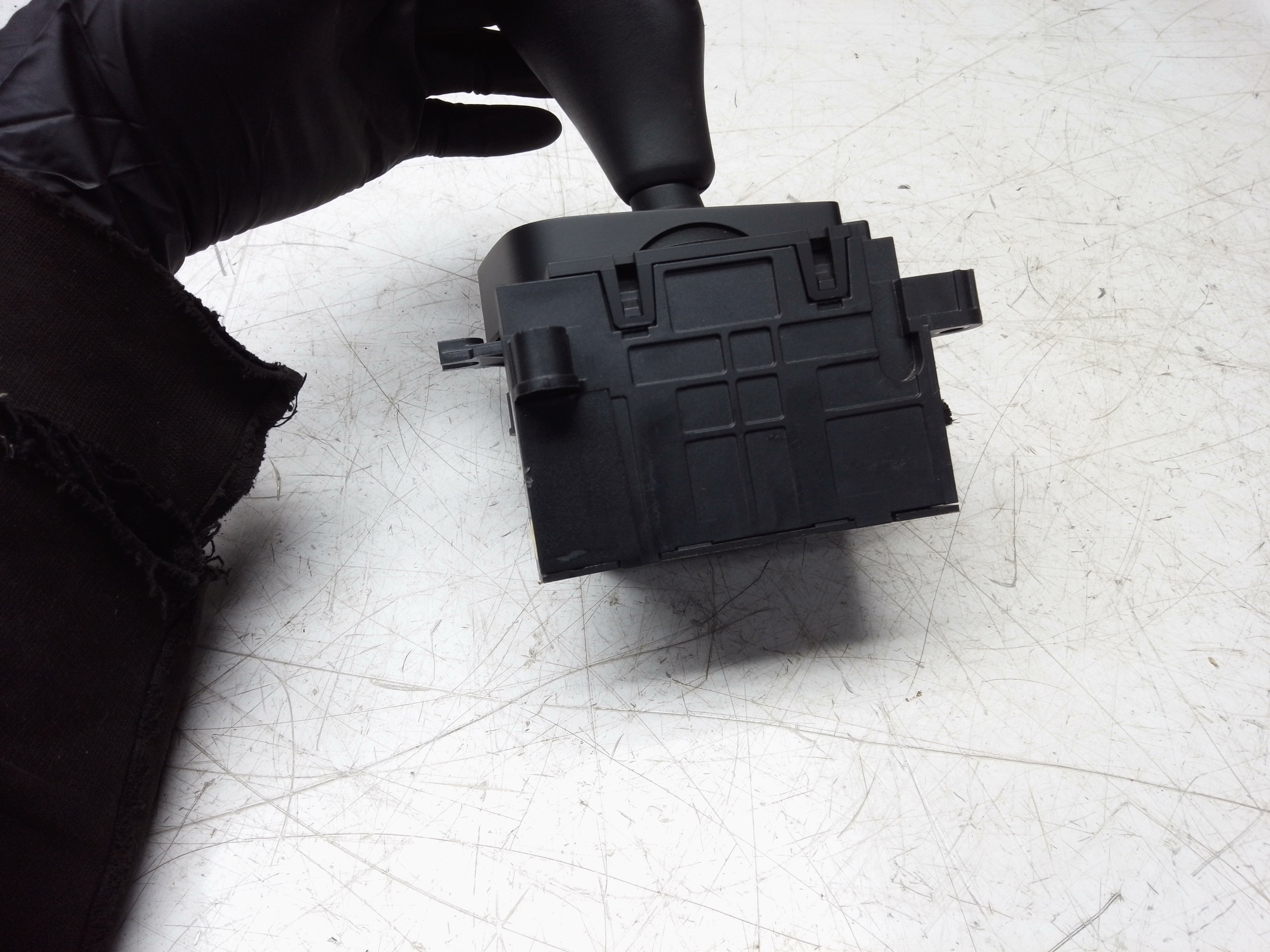 BMW 5 Series G30 G31 / 6 Series G32 2017–2023 Gear Selector Automatic Gear Switch Knob RHD (6825826 02)