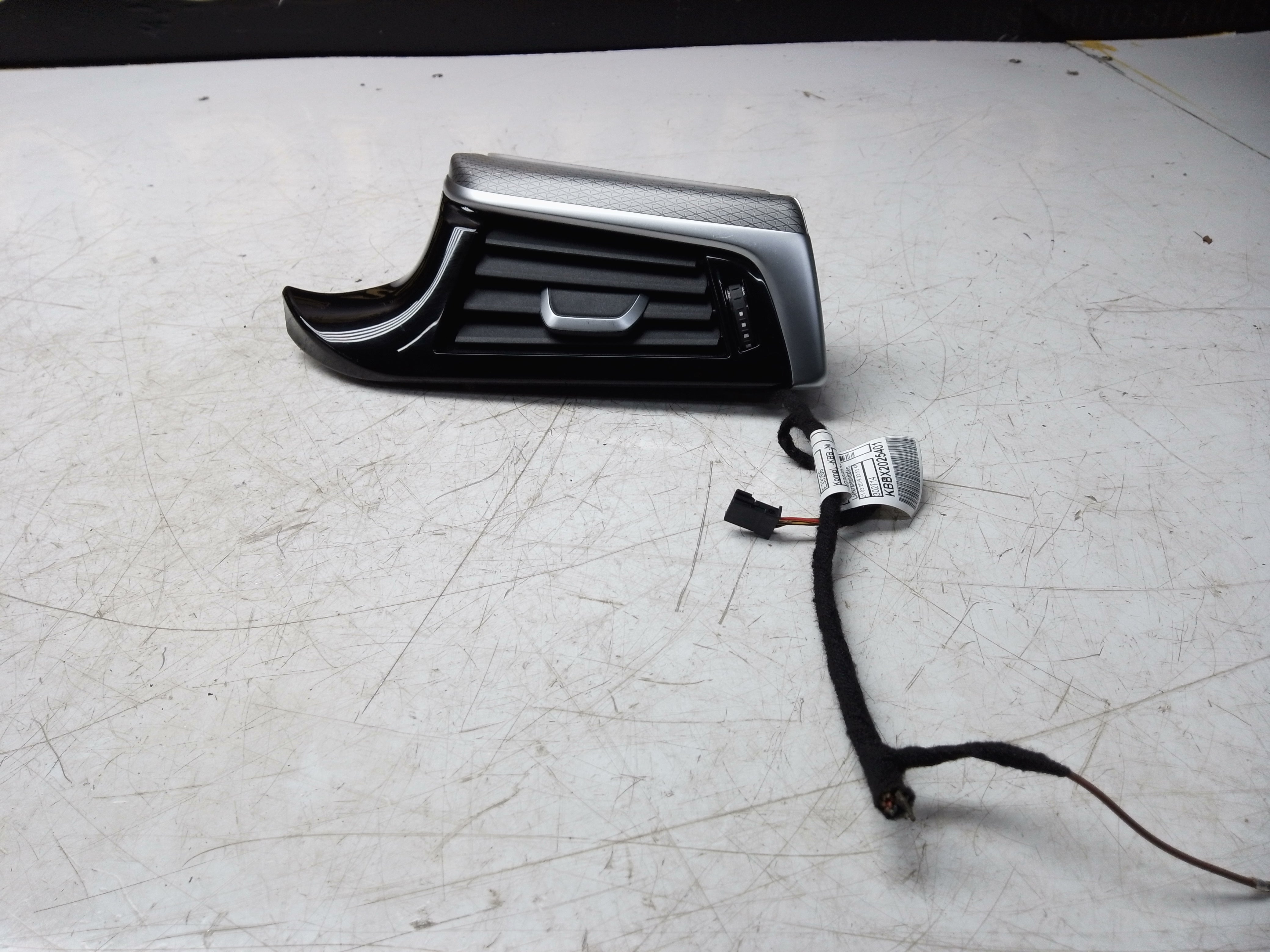 BMW 5 Series G30/G31 Air Vent Right Black (9330858-08)