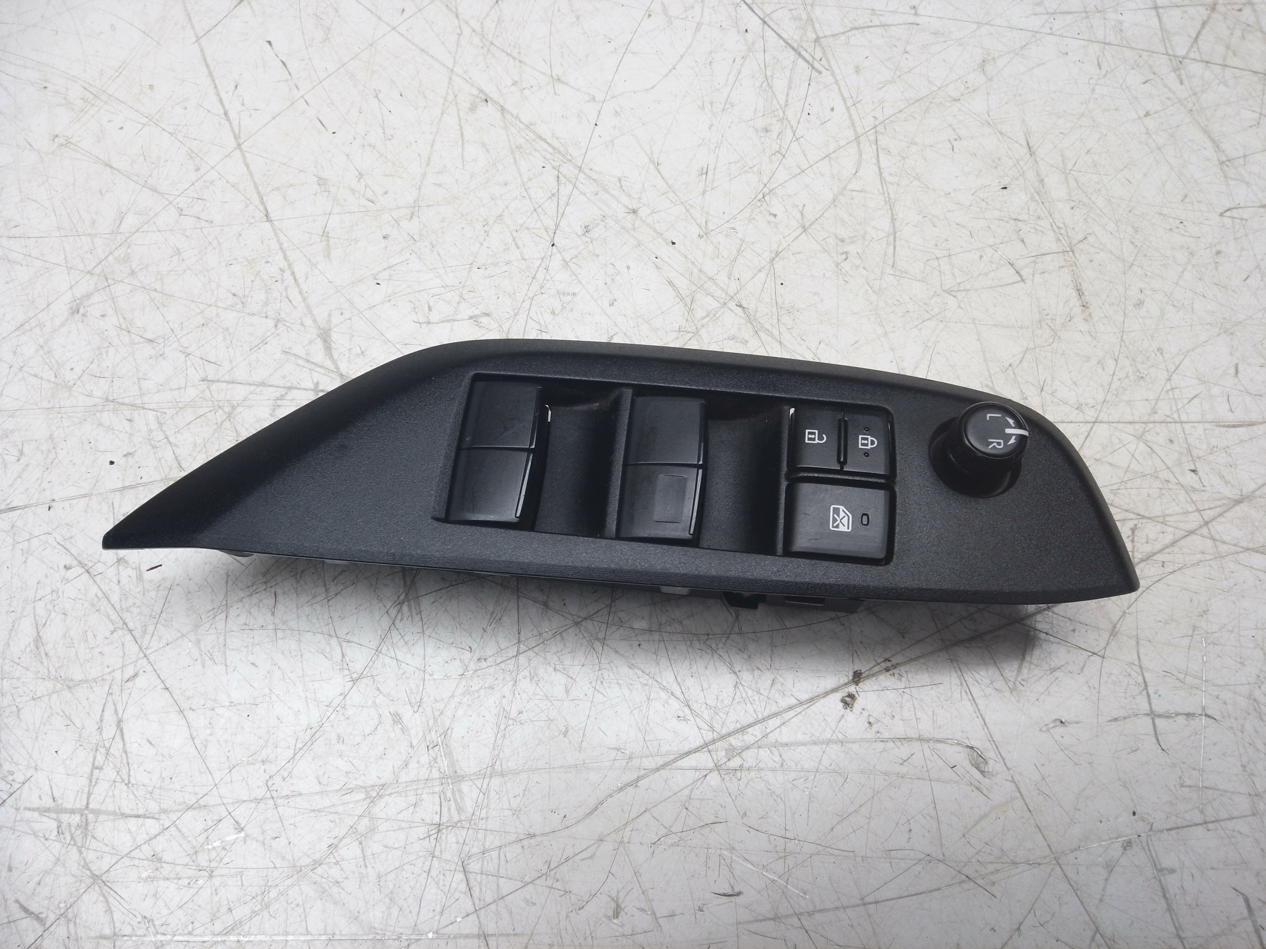 Toyota Yaris 2020–2024 Driver’s 4-Way Window Switch (84040-0D030)