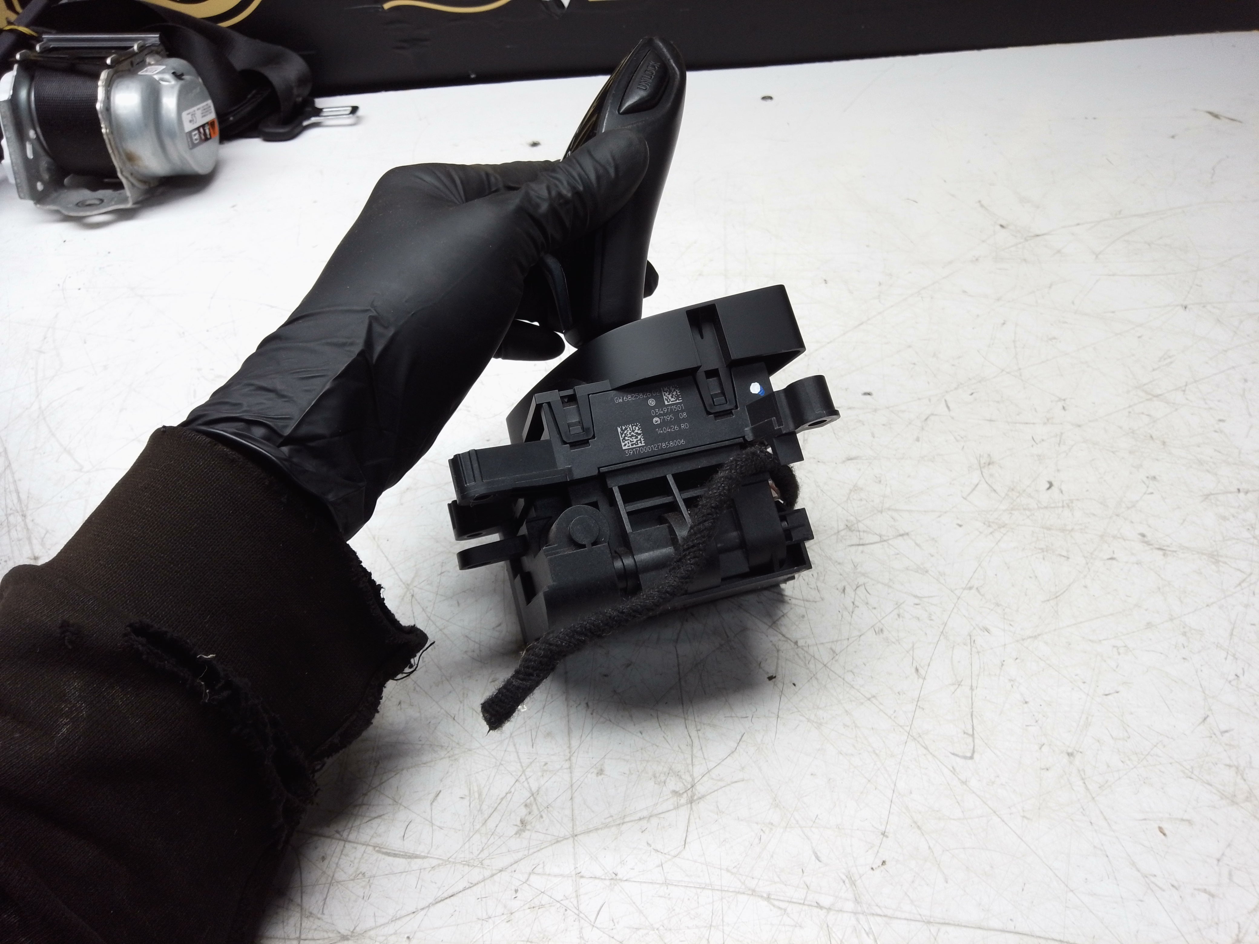 BMW 5 Series G30 G31 / 6 Series G32 2017–2023 Gear Selector Automatic Gear Switch Knob RHD (6825826 02)