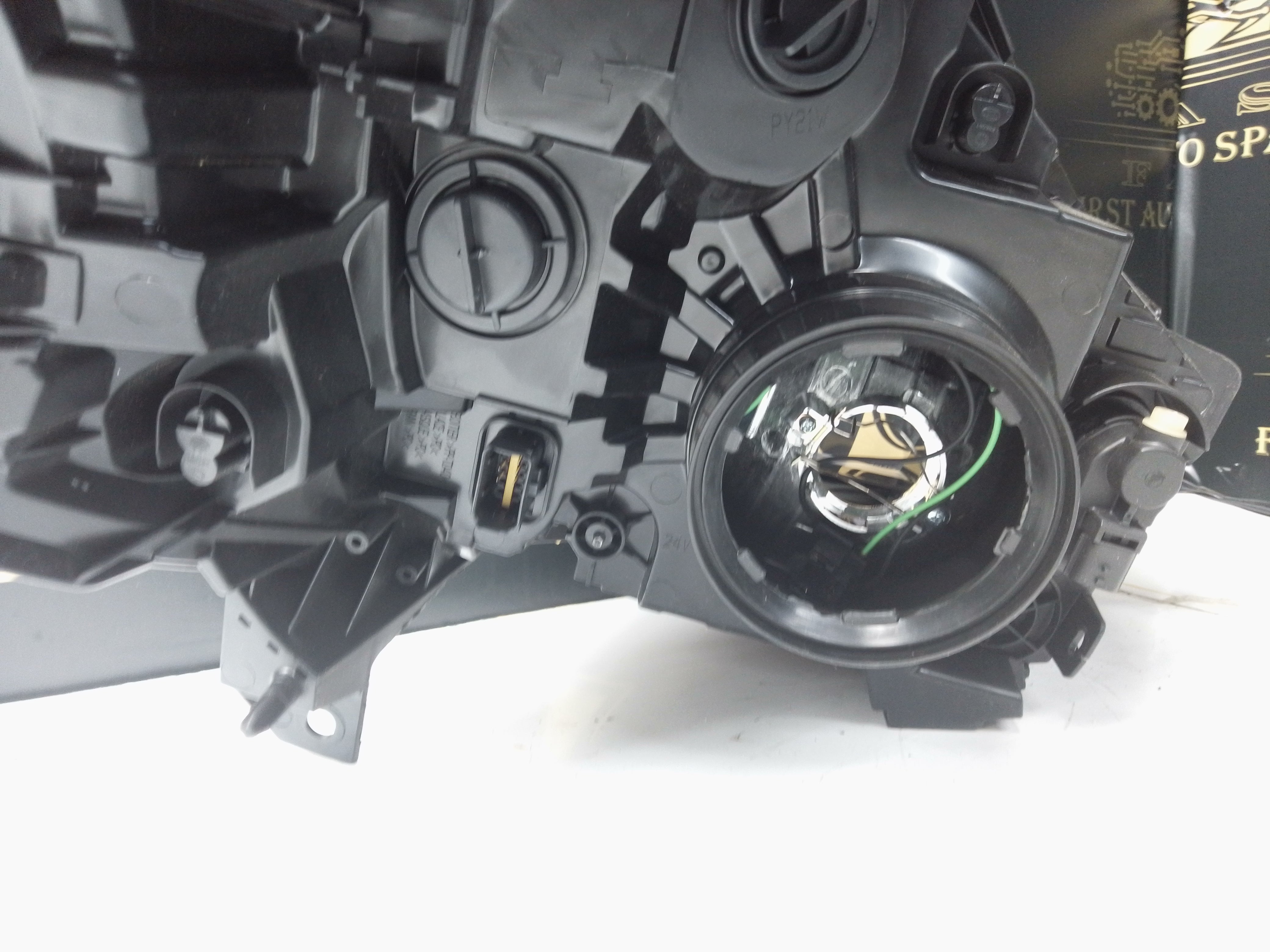 Renault Trafic 2015–2019 Left Headlight