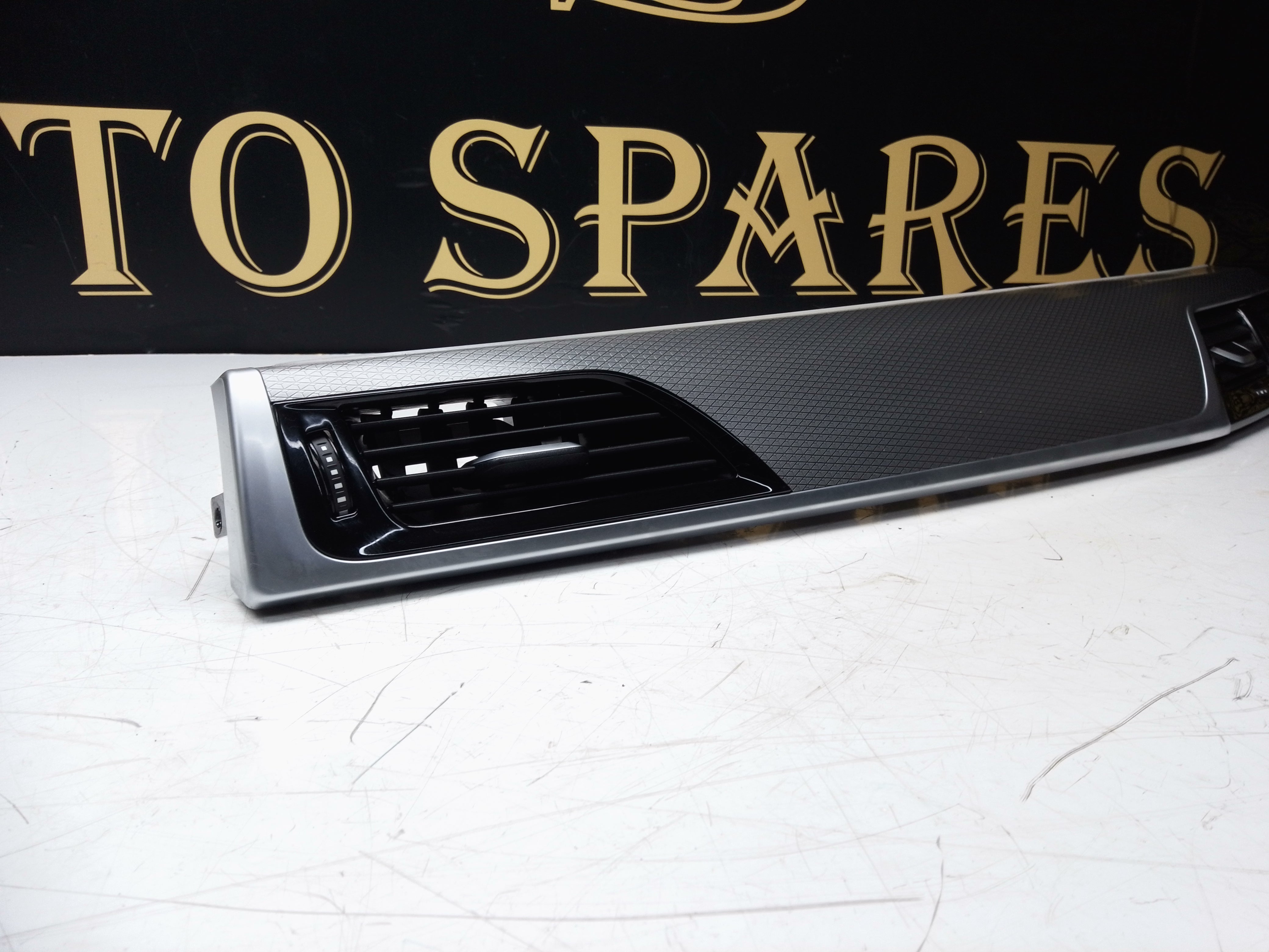 BMW 5 Series 2019 Dashboard Trim Air Vent Grill Right with Grills (8070622-06)