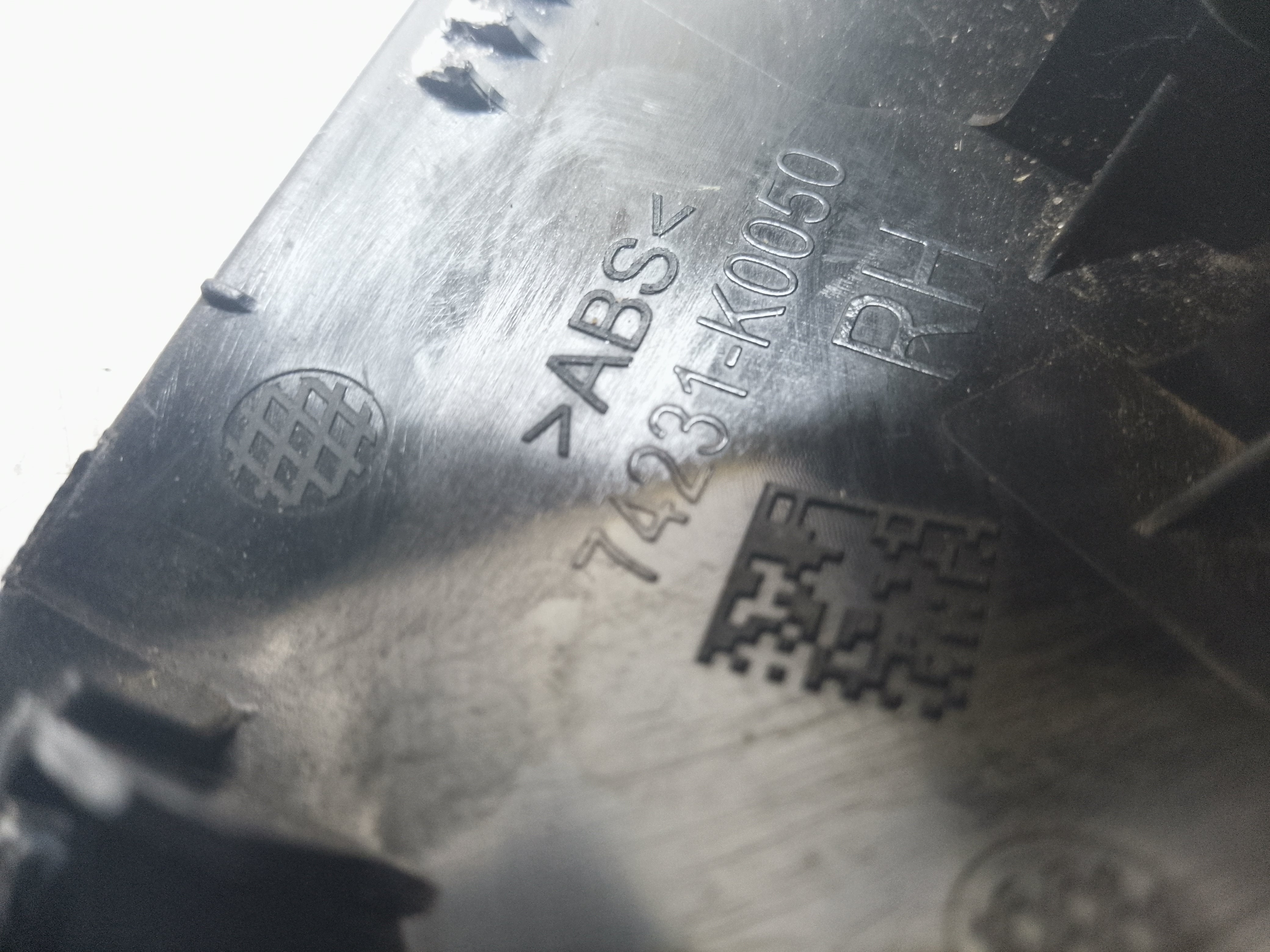 Toyota Yaris 2020–2025 Drivers Right Front Window Switch (84040-K0020)