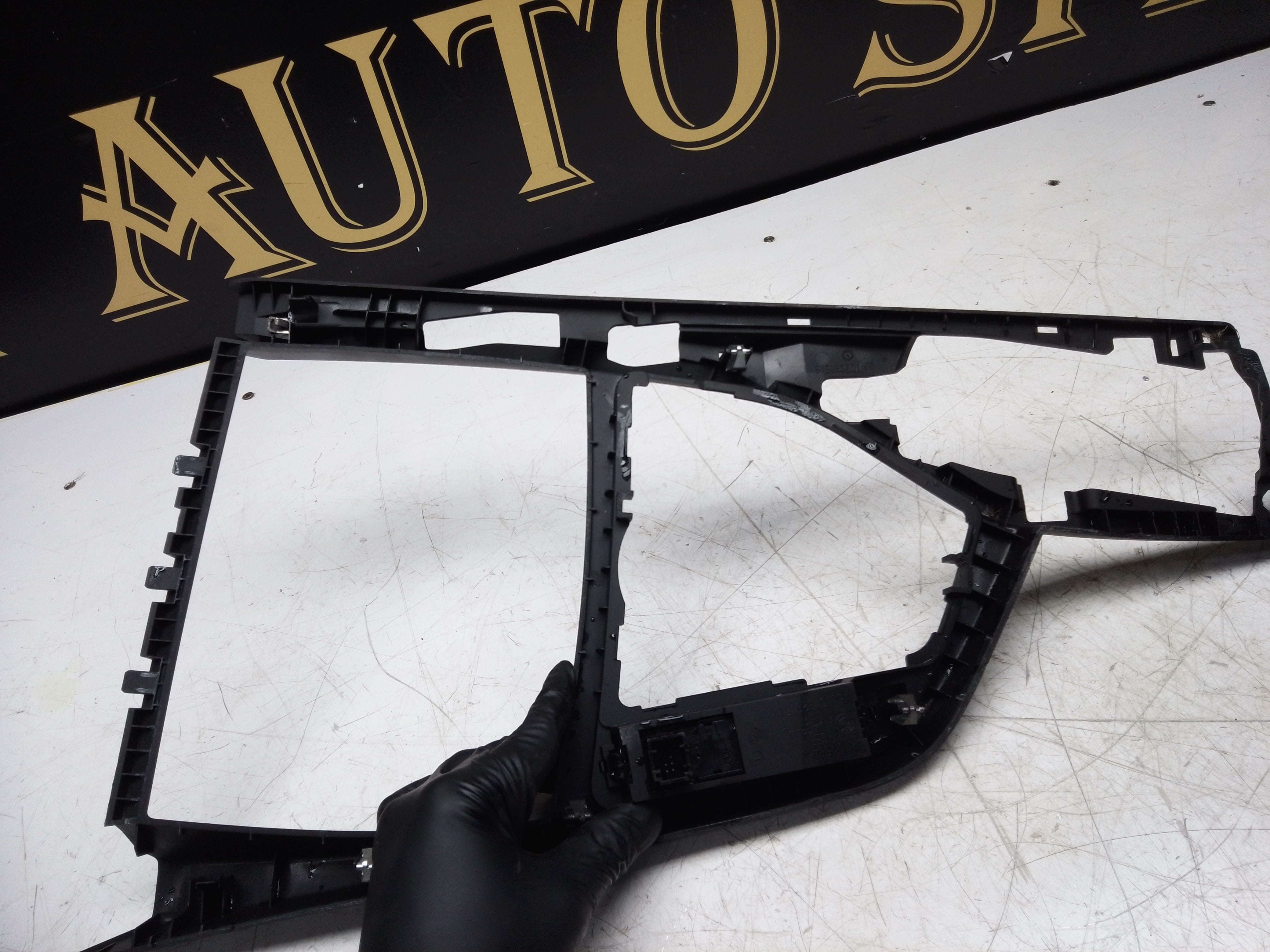 BMW 1 Series F20 2015–2019 Gearstick Surround (584507-13)