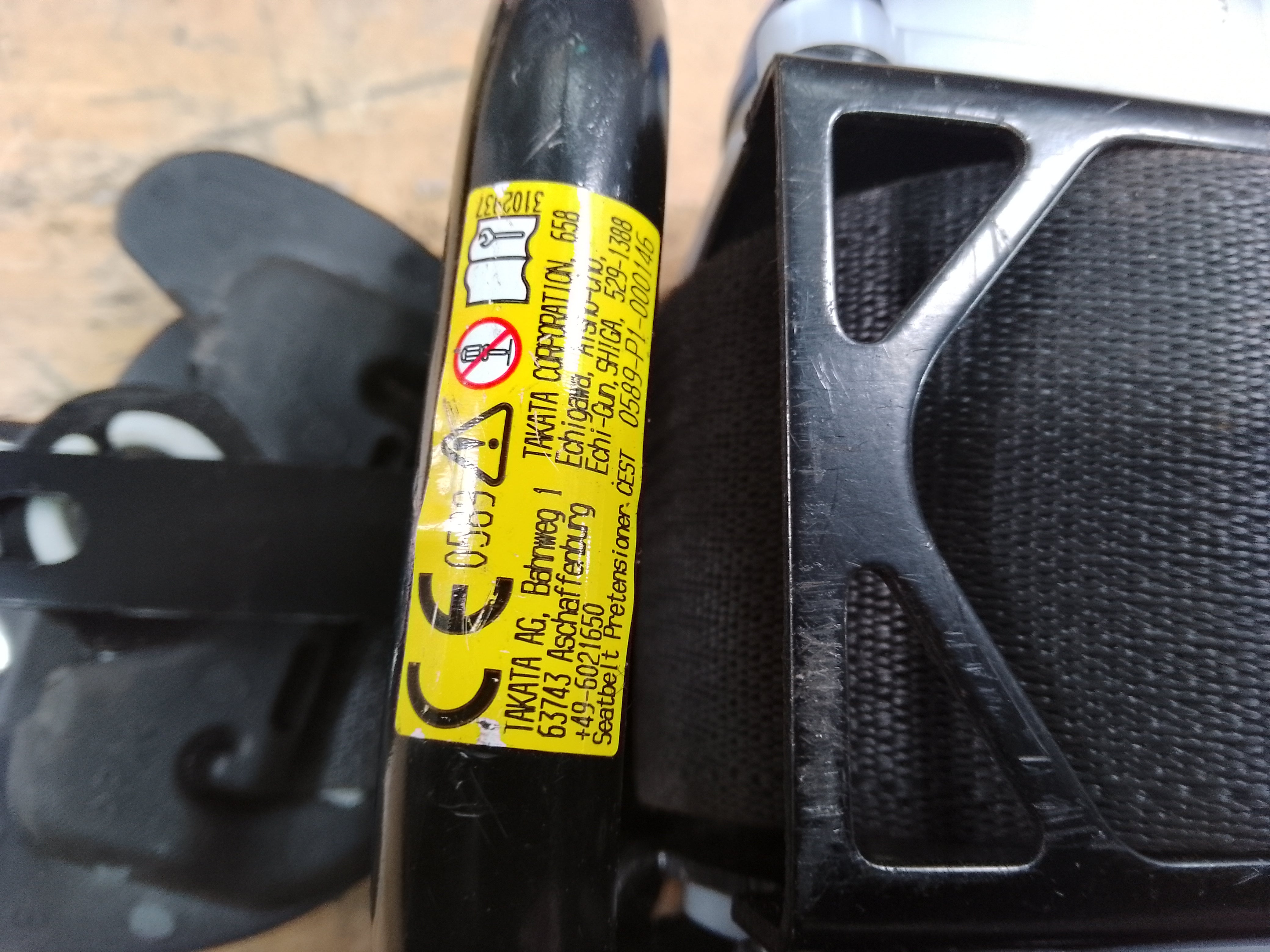 Toyota C-HR 2016-2023 Left Passenger Nearside Front Seat Belt (73220-F4010)