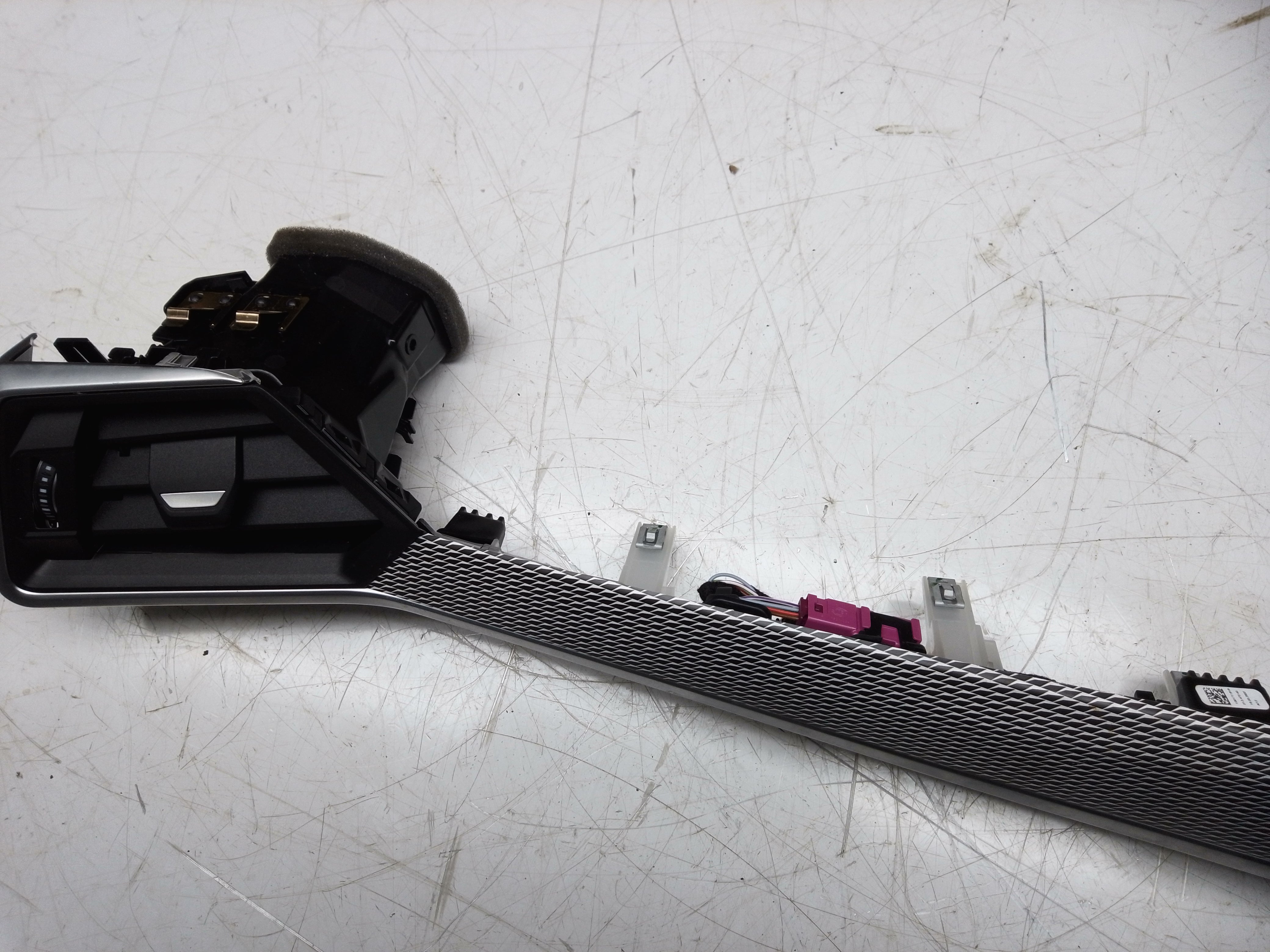 BMW 3 Series G20 G21 Centre Air Vent and Dash Trim (9855409-03)