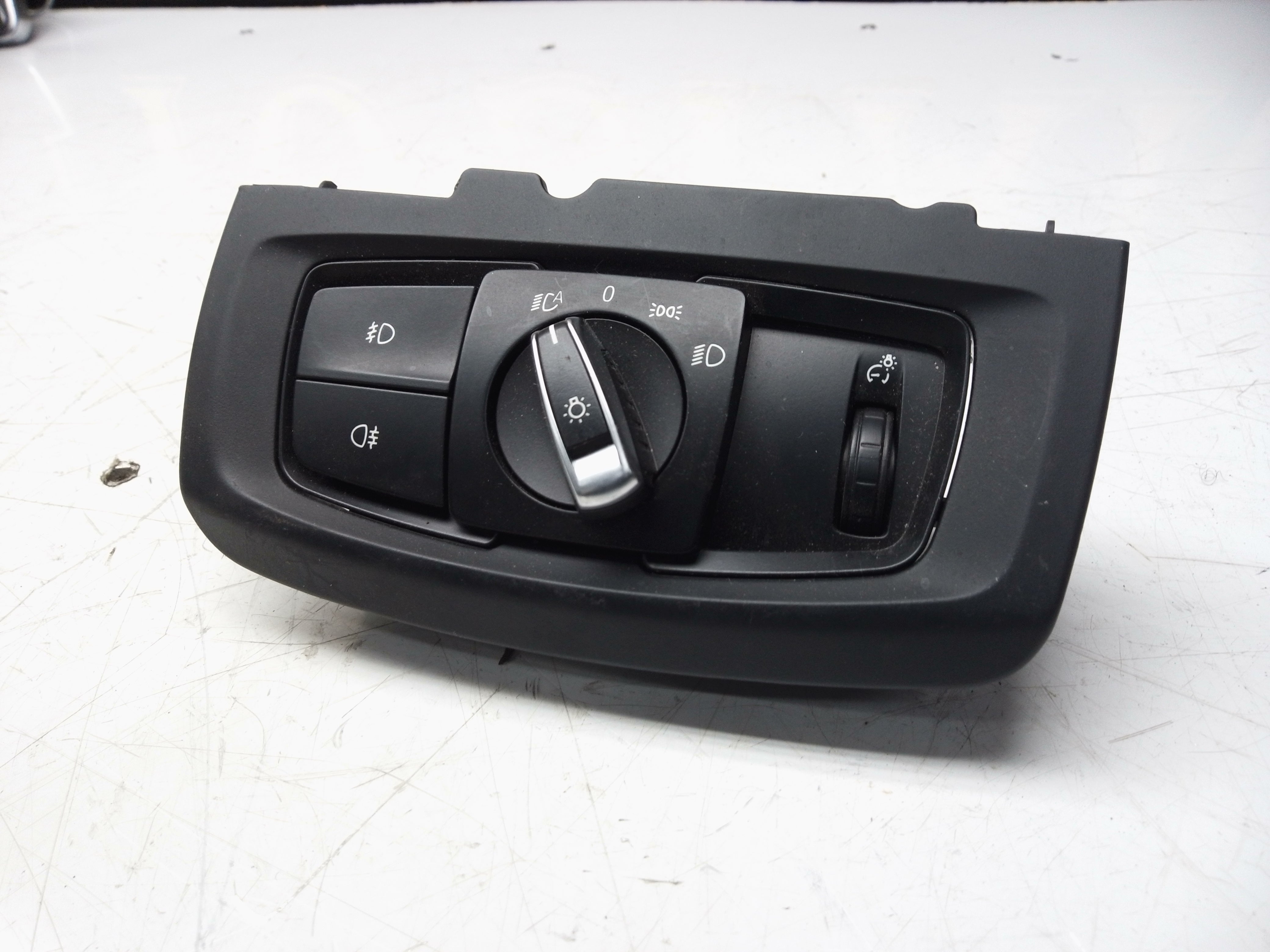 BMW 2 Series F45, F46 & X5 F15 Headlight Control Switch (9390202)