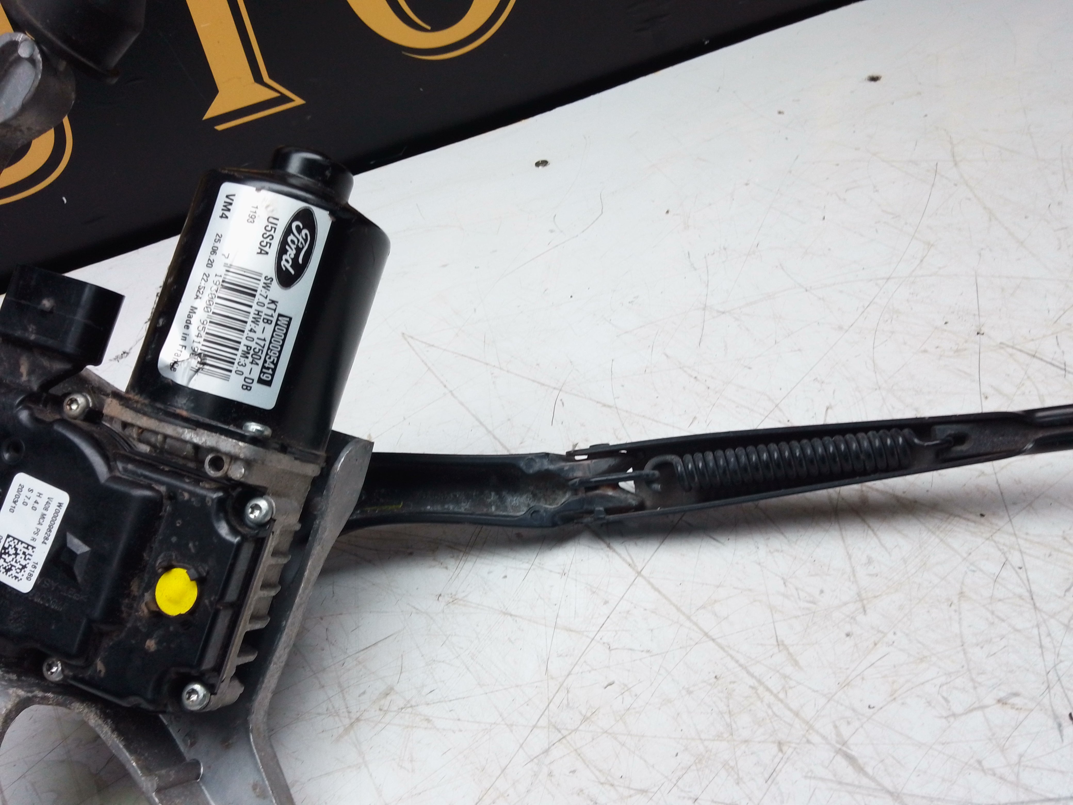 BMW 1 Series F20 2015–2019 Gearstick Surround (584507-13)